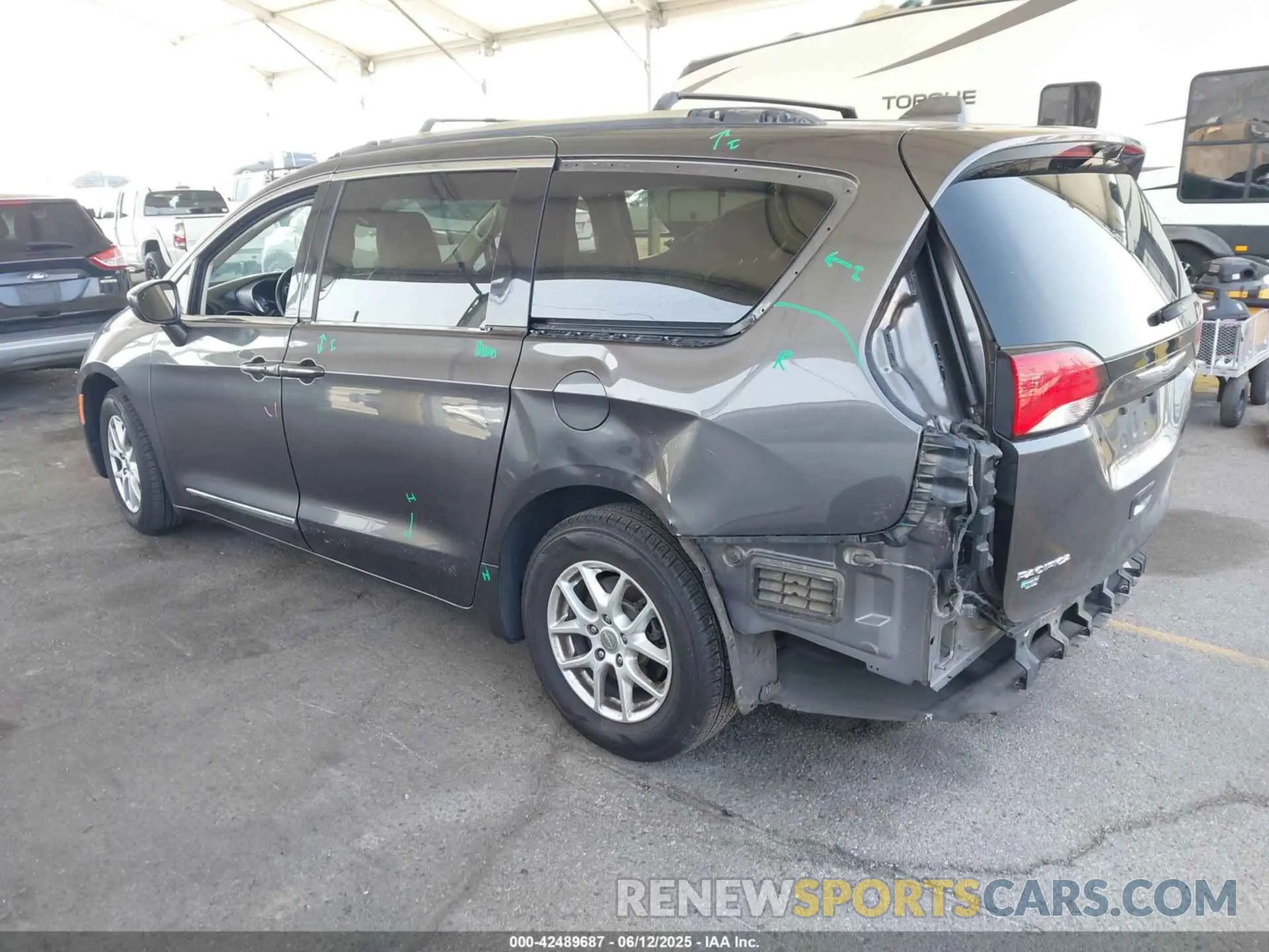 3 Photograph of a damaged car 2C4RC1BG4LR277064 CHRYSLER PACIFICA 2020