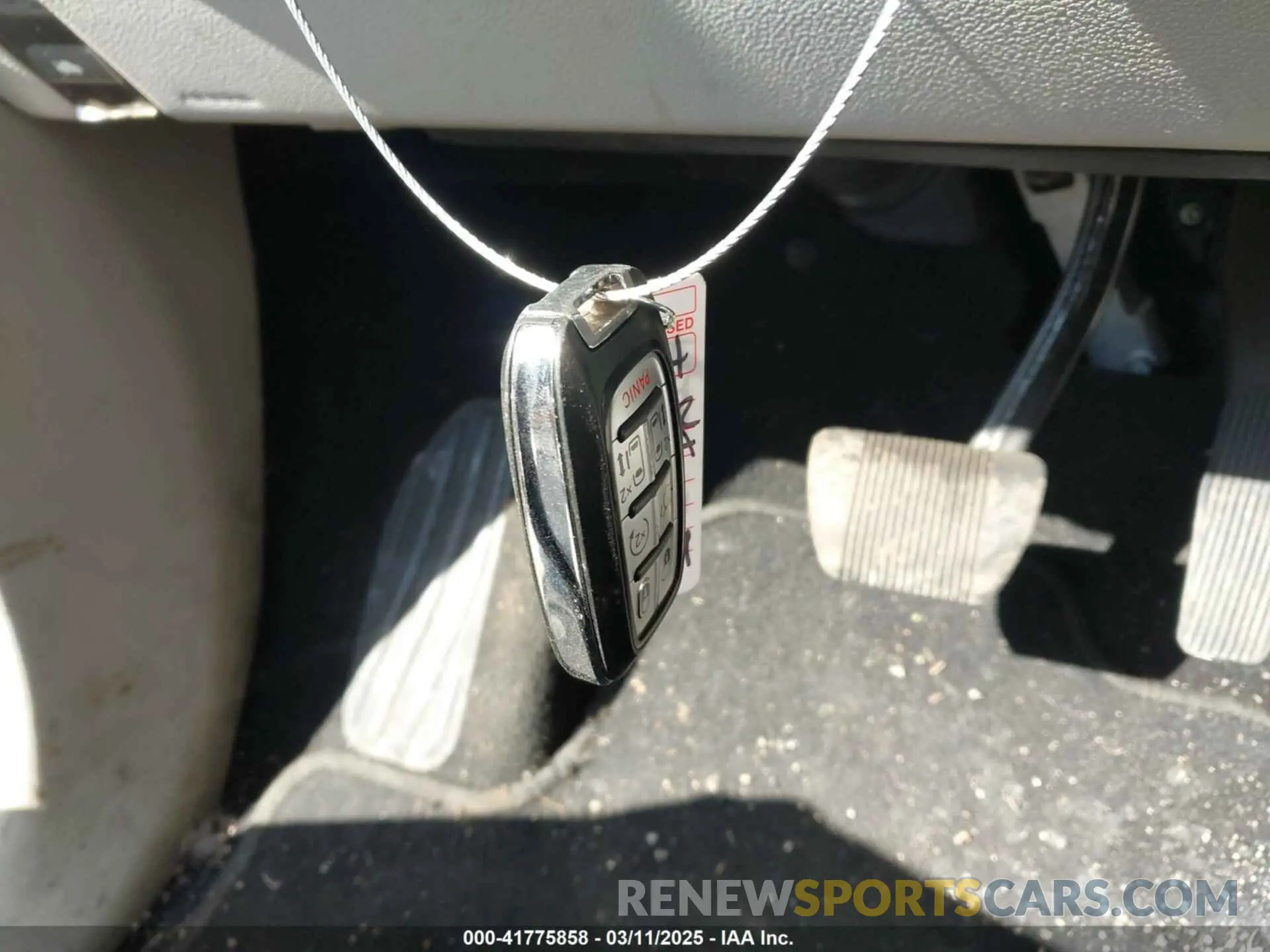11 Photograph of a damaged car 2C4RC1BG4LR285276 CHRYSLER PACIFICA 2020