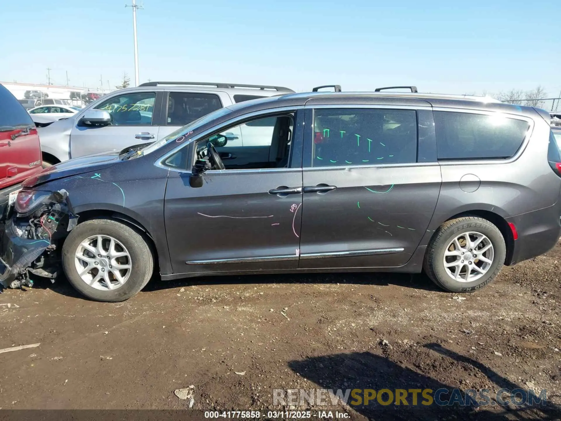 15 Photograph of a damaged car 2C4RC1BG4LR285276 CHRYSLER PACIFICA 2020