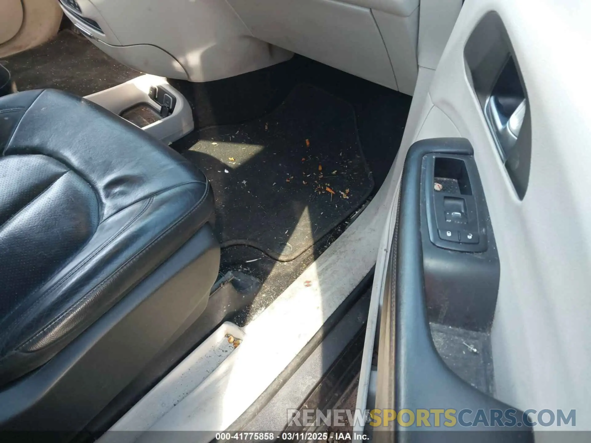5 Photograph of a damaged car 2C4RC1BG4LR285276 CHRYSLER PACIFICA 2020