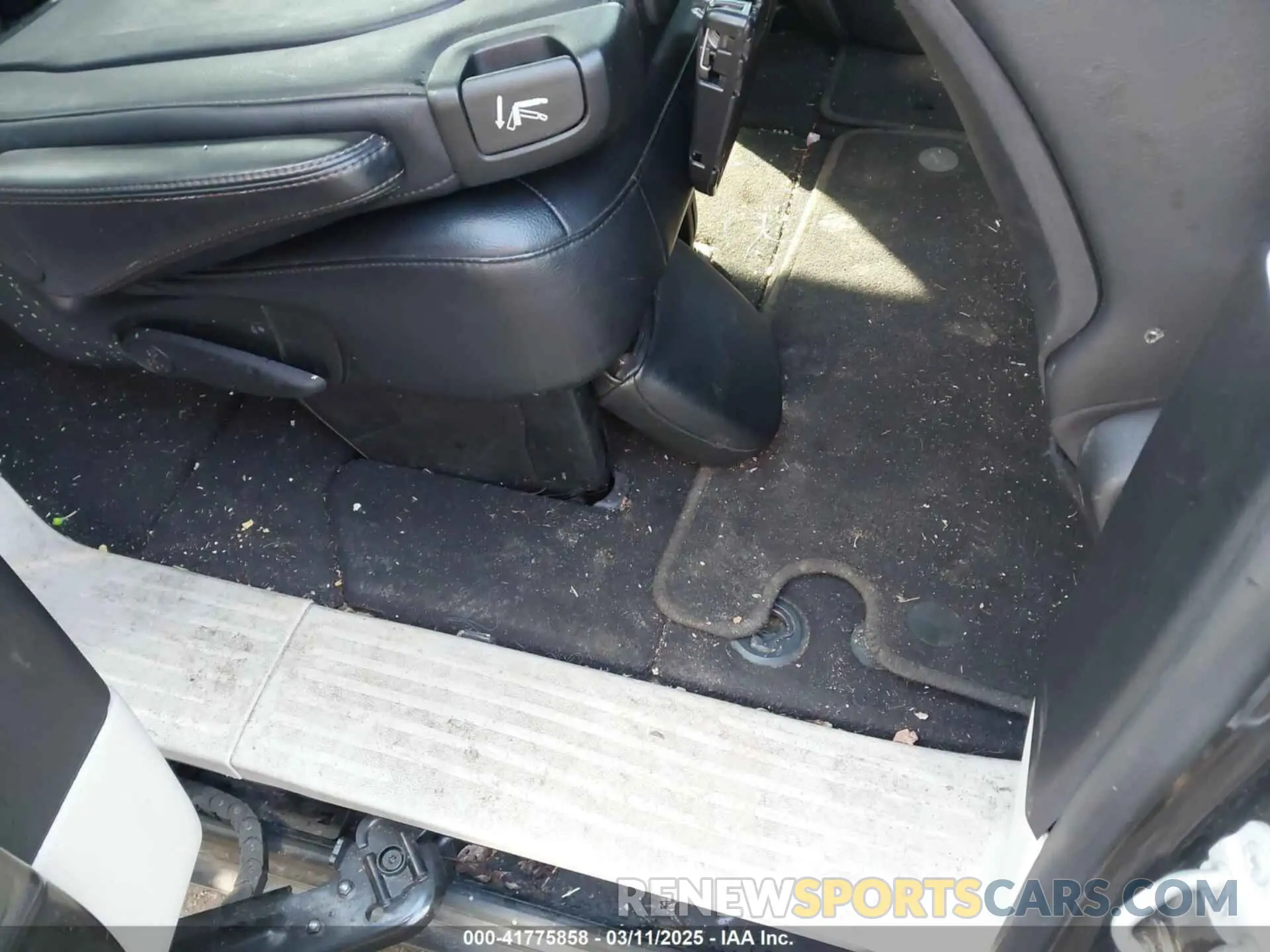 8 Photograph of a damaged car 2C4RC1BG4LR285276 CHRYSLER PACIFICA 2020