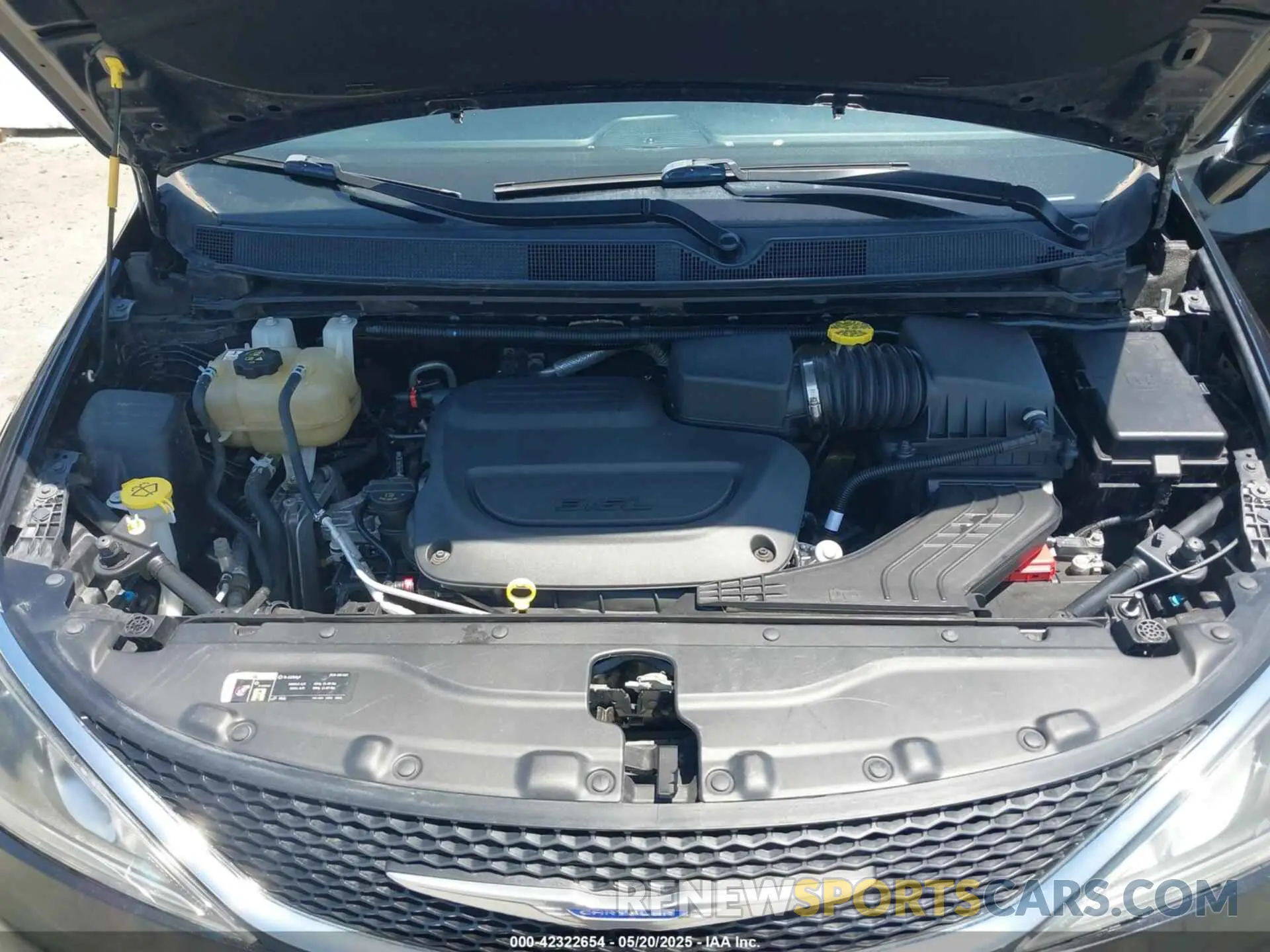 10 Photograph of a damaged car 2C4RC1BG5LR139260 CHRYSLER PACIFICA 2020