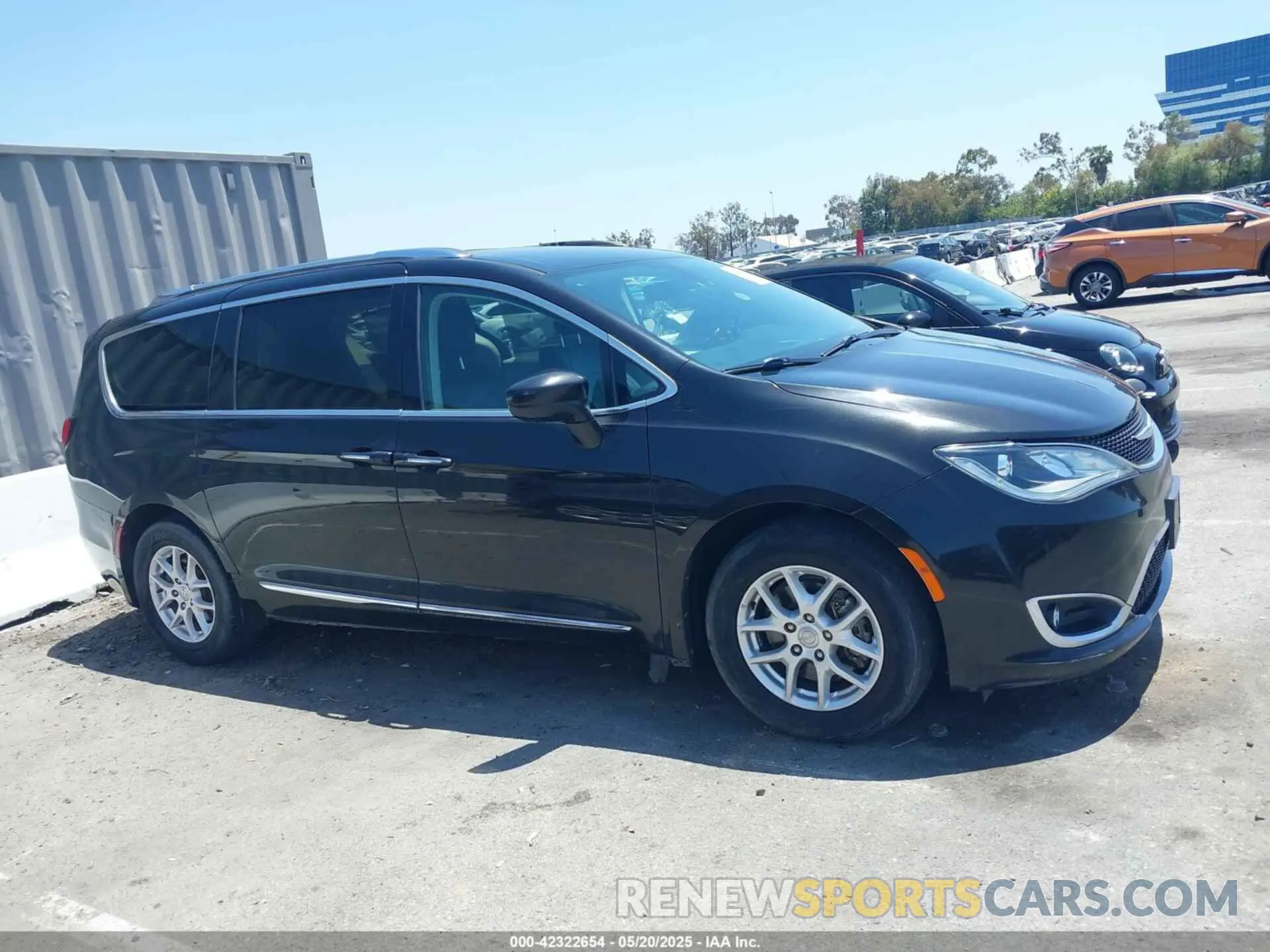 13 Photograph of a damaged car 2C4RC1BG5LR139260 CHRYSLER PACIFICA 2020