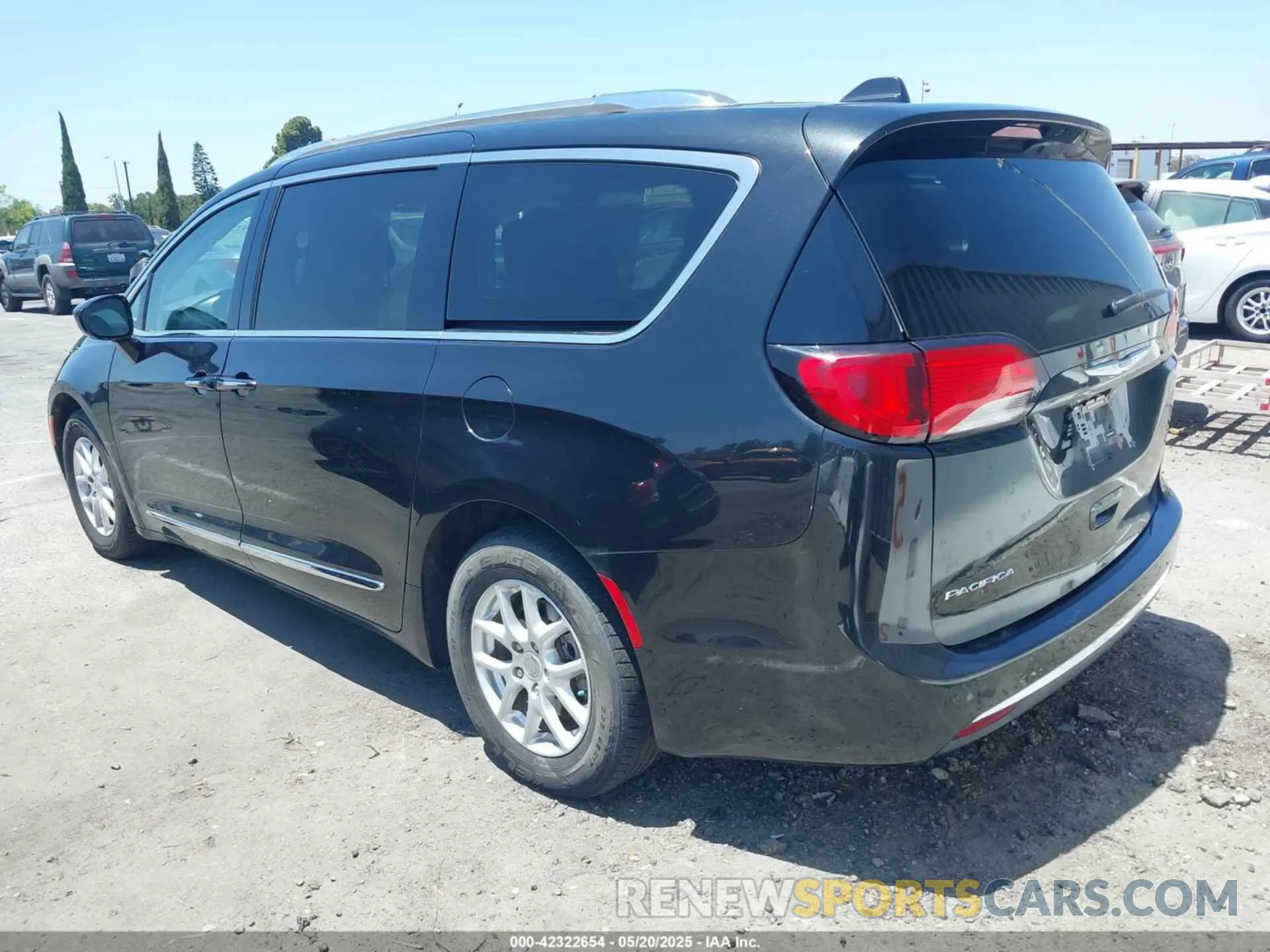 3 Photograph of a damaged car 2C4RC1BG5LR139260 CHRYSLER PACIFICA 2020