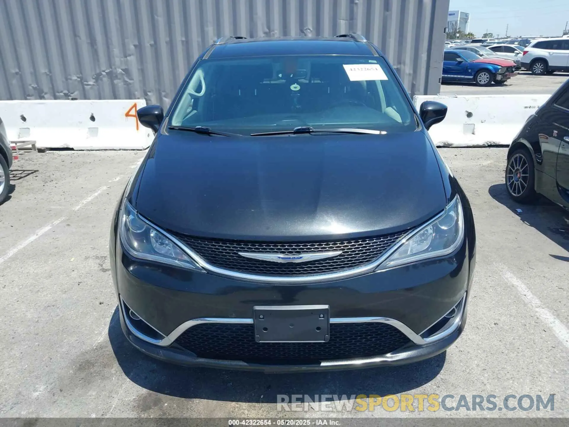 6 Photograph of a damaged car 2C4RC1BG5LR139260 CHRYSLER PACIFICA 2020