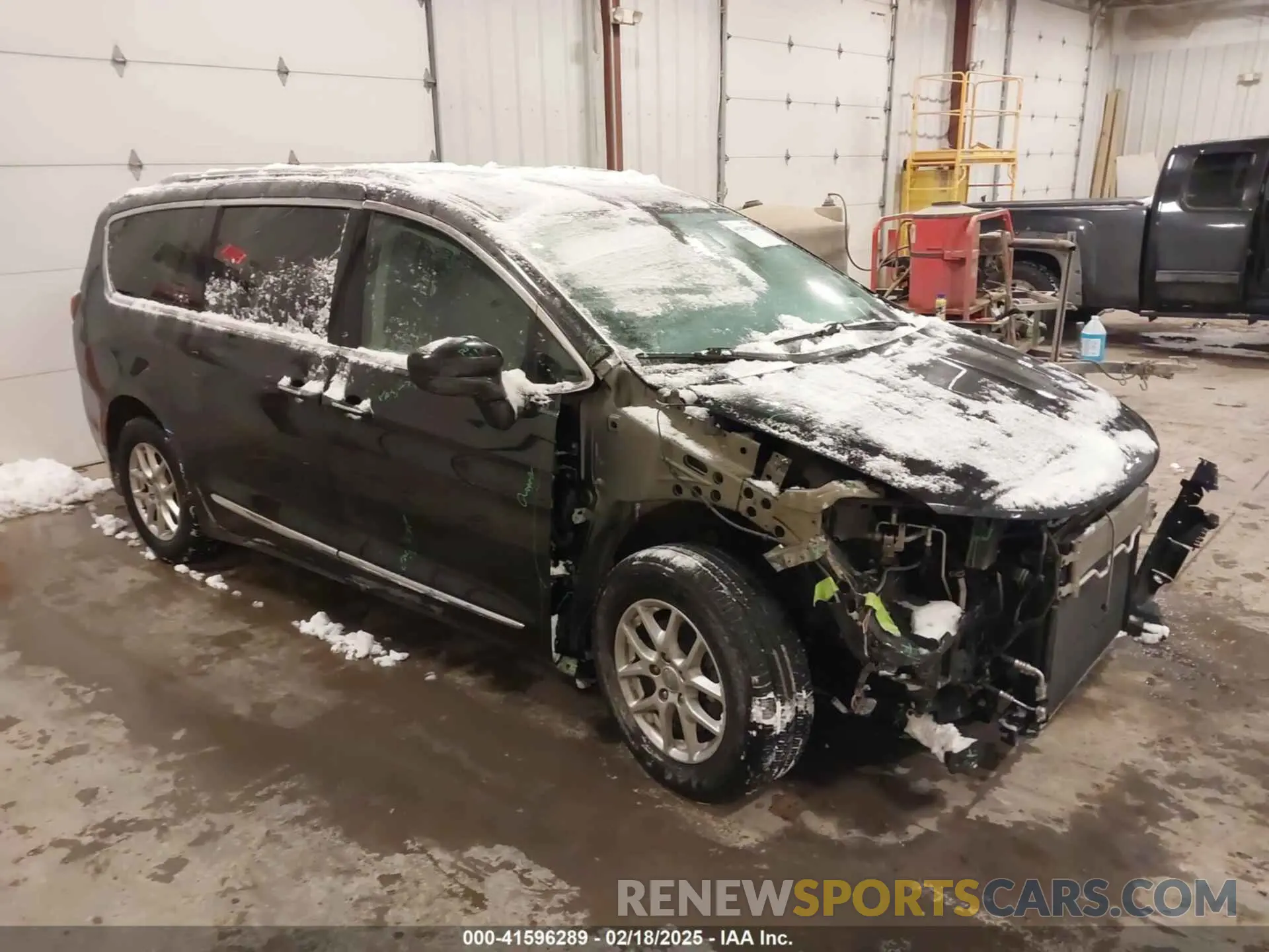 1 Photograph of a damaged car 2C4RC1BG5LR266591 CHRYSLER PACIFICA 2020