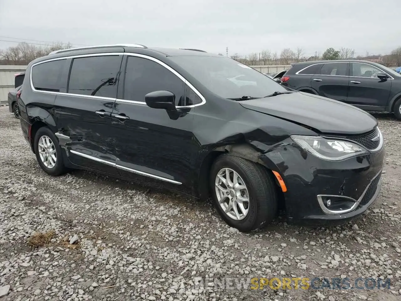 4 Photograph of a damaged car 2C4RC1BG5LR268812 CHRYSLER PACIFICA 2020