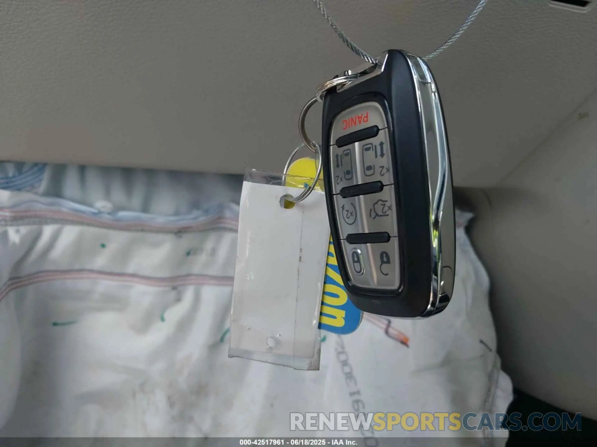 11 Photograph of a damaged car 2C4RC1BG6LR173126 CHRYSLER PACIFICA 2020