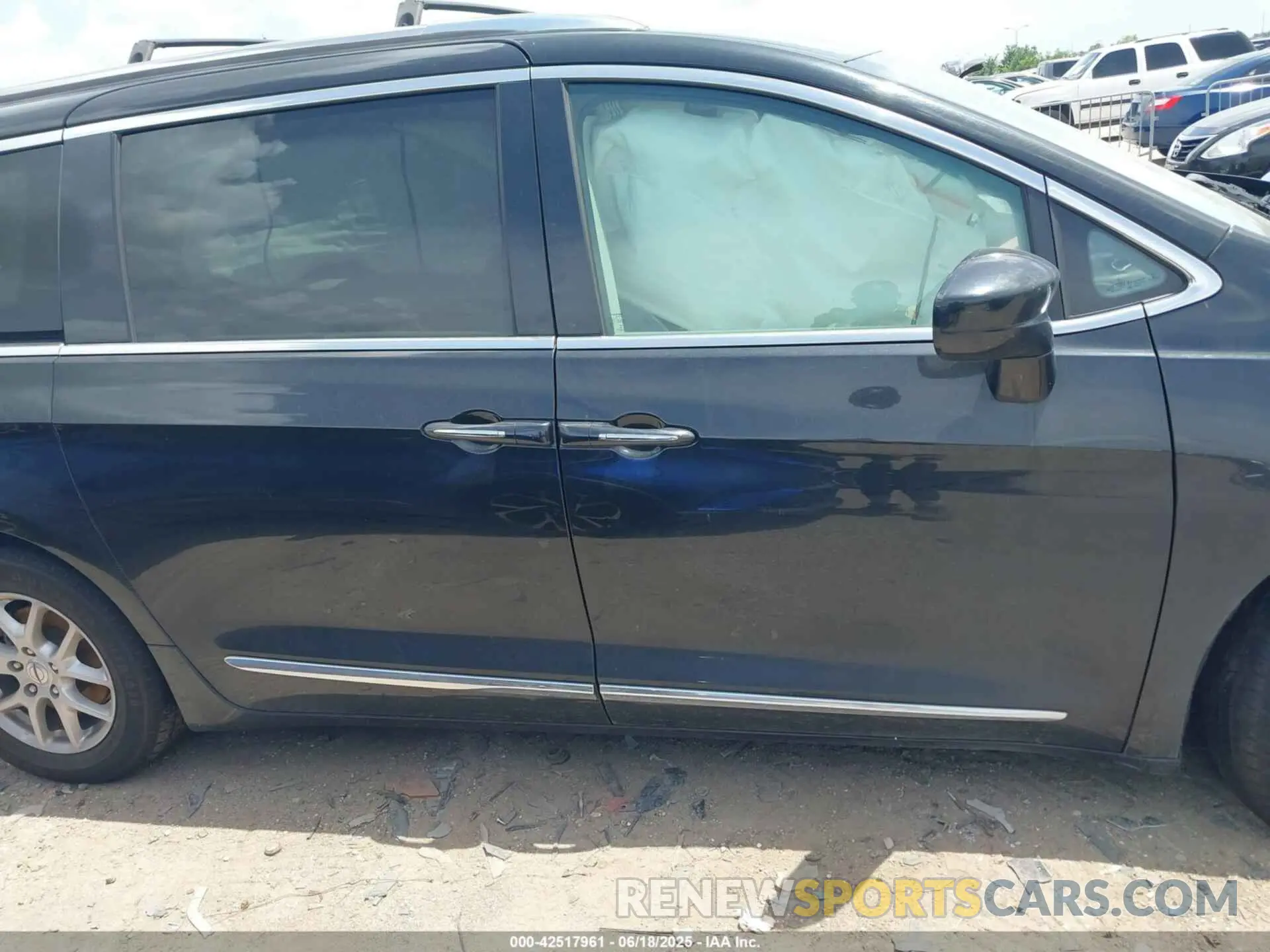 14 Photograph of a damaged car 2C4RC1BG6LR173126 CHRYSLER PACIFICA 2020