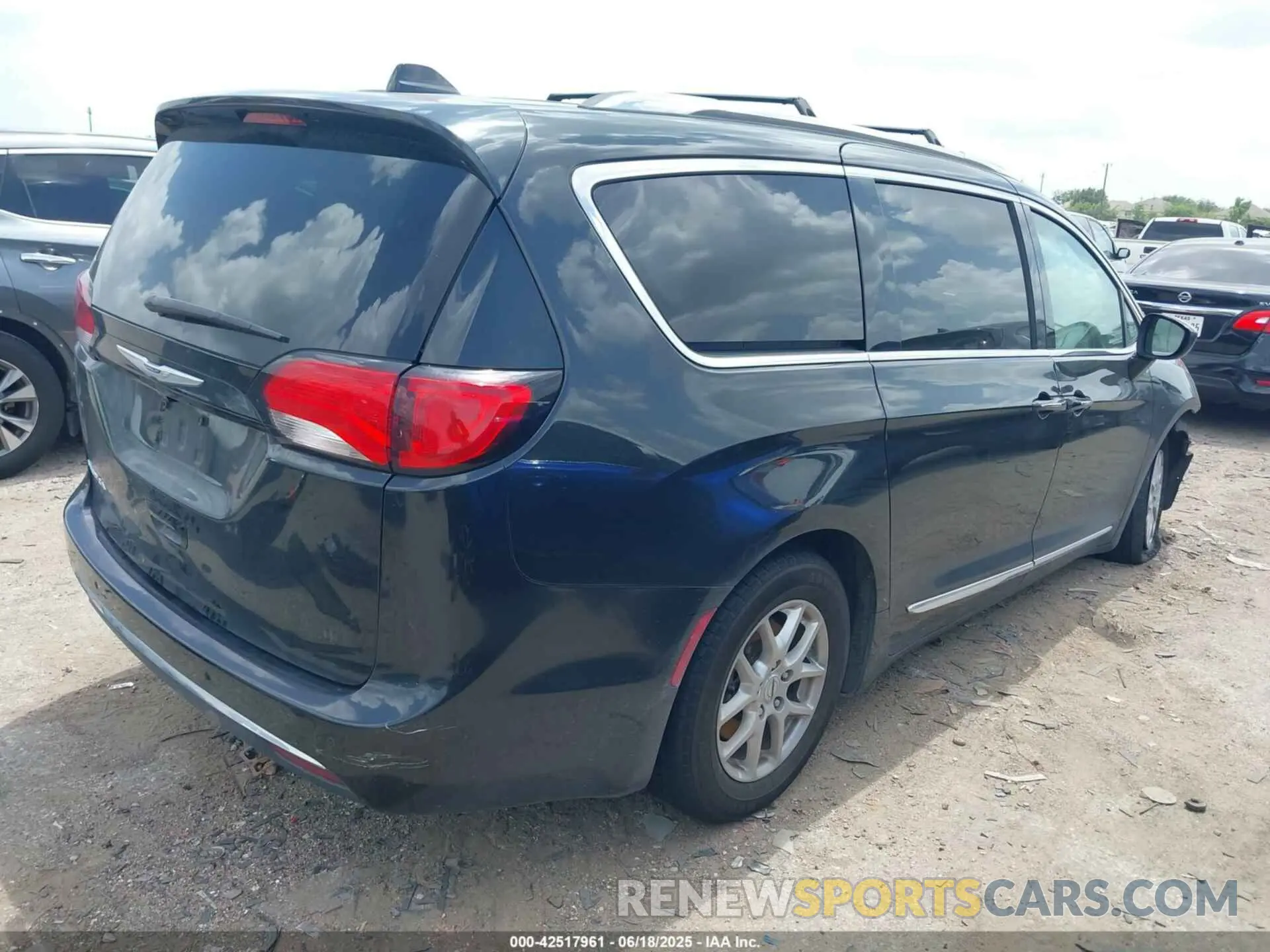 4 Photograph of a damaged car 2C4RC1BG6LR173126 CHRYSLER PACIFICA 2020