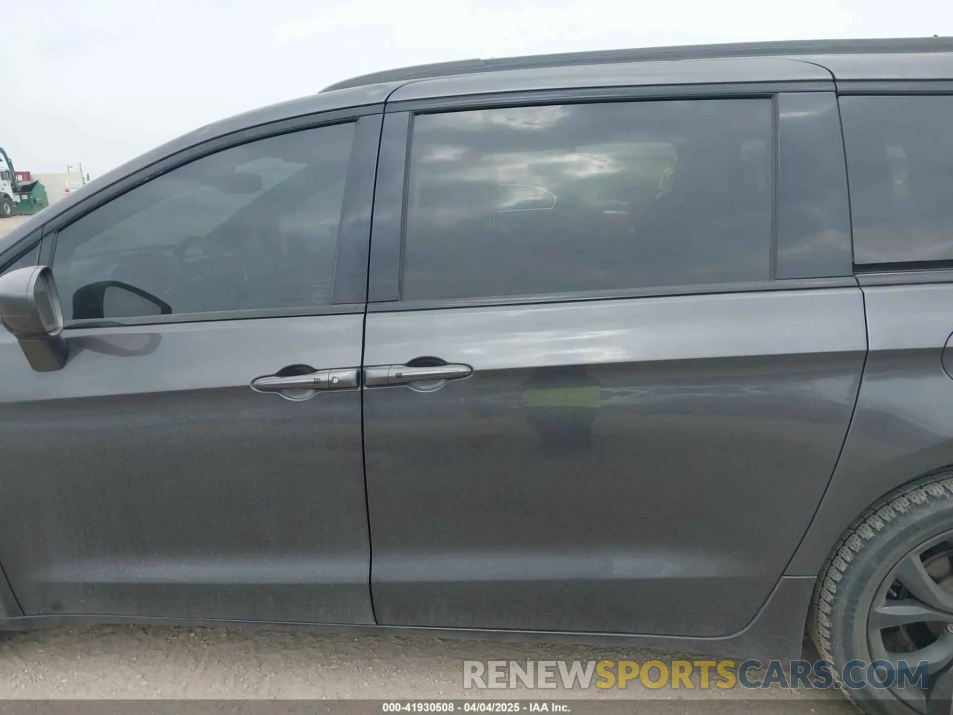 14 Photograph of a damaged car 2C4RC1BG6LR247919 CHRYSLER PACIFICA 2020