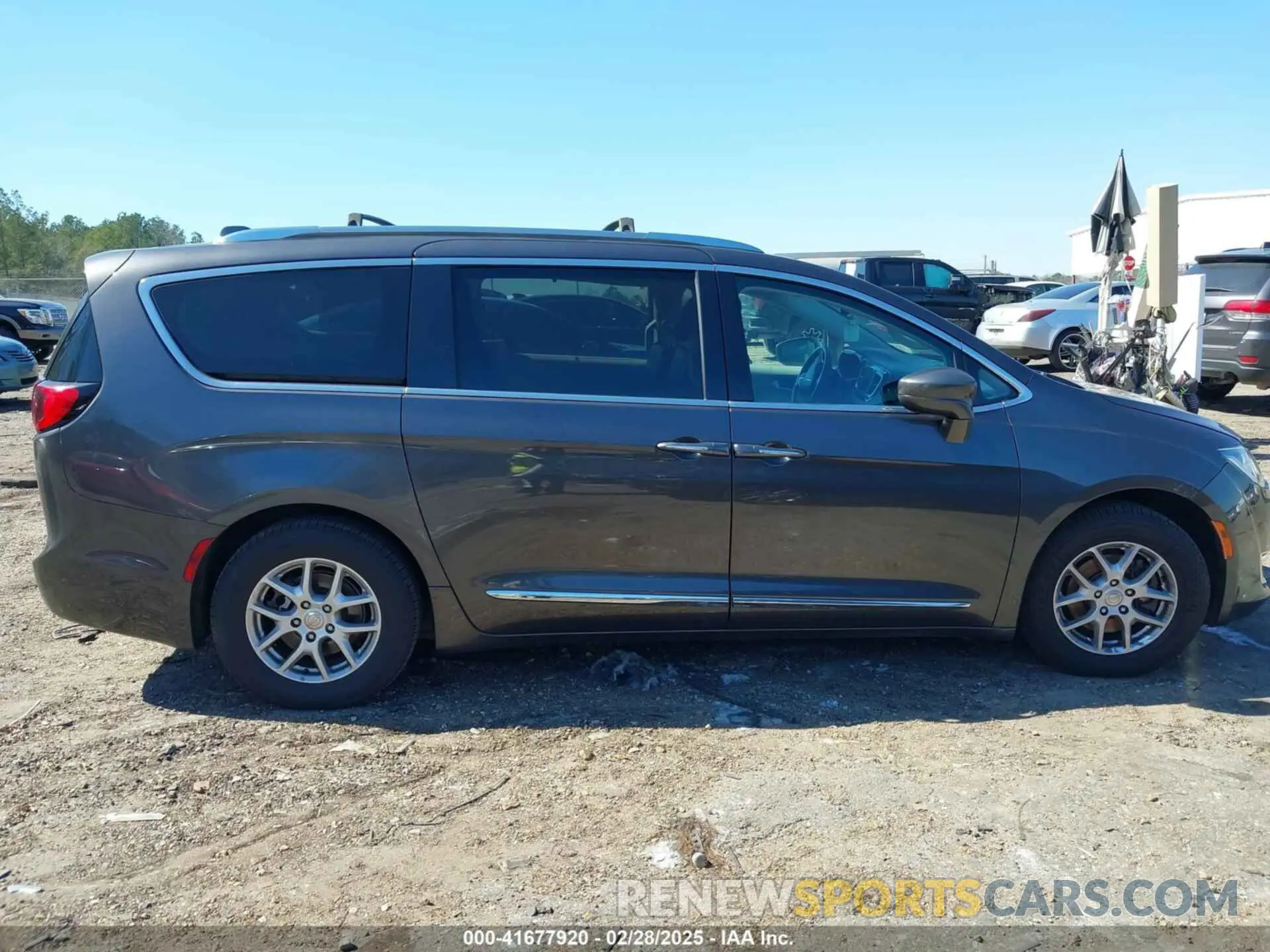 13 Photograph of a damaged car 2C4RC1BG6LR269130 CHRYSLER PACIFICA 2020
