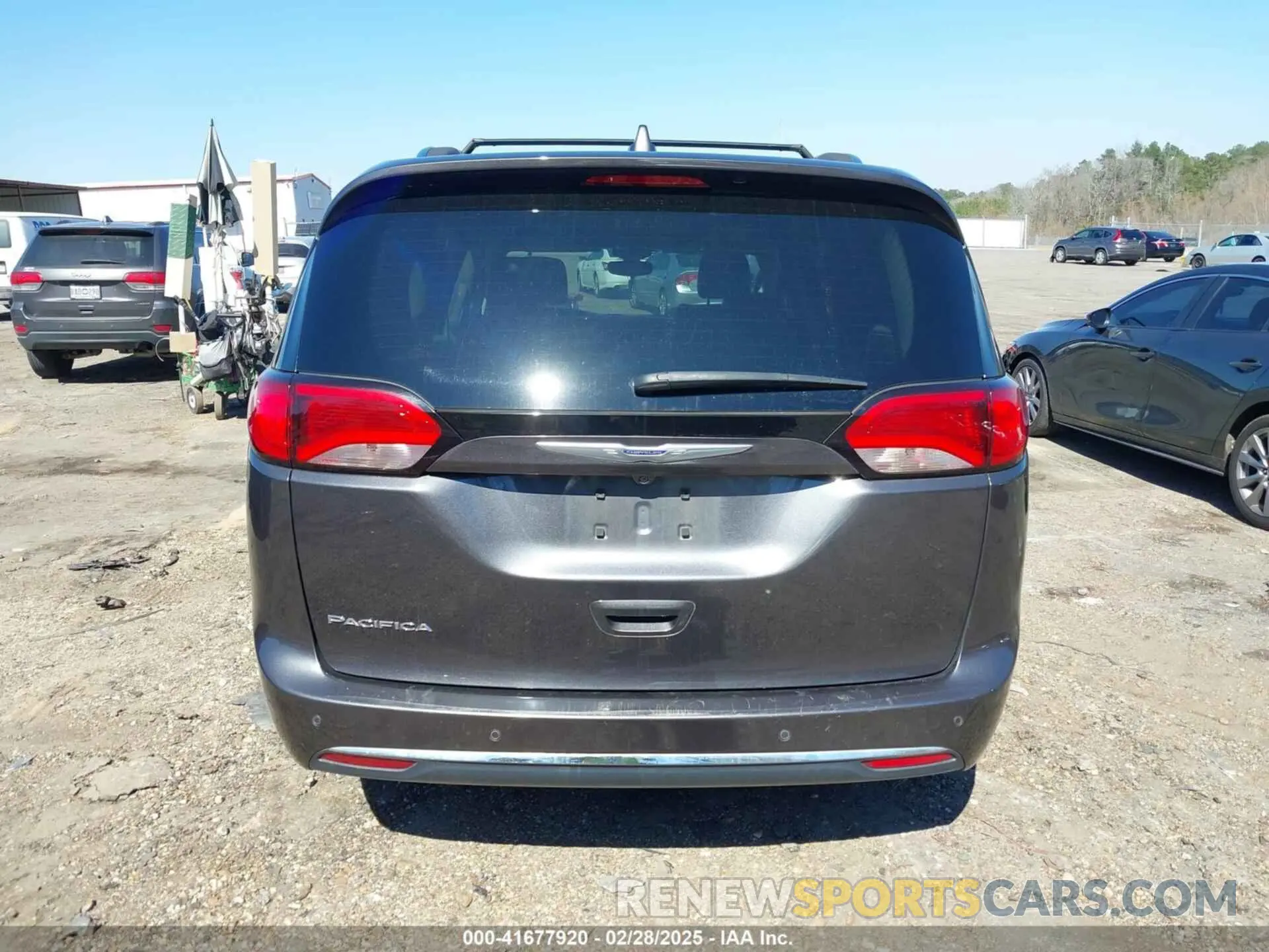 16 Photograph of a damaged car 2C4RC1BG6LR269130 CHRYSLER PACIFICA 2020