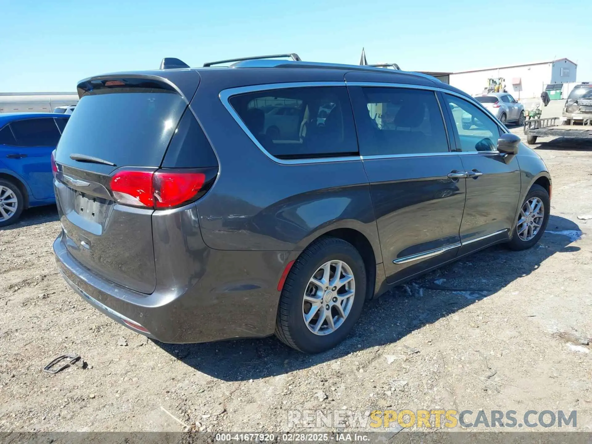 4 Photograph of a damaged car 2C4RC1BG6LR269130 CHRYSLER PACIFICA 2020