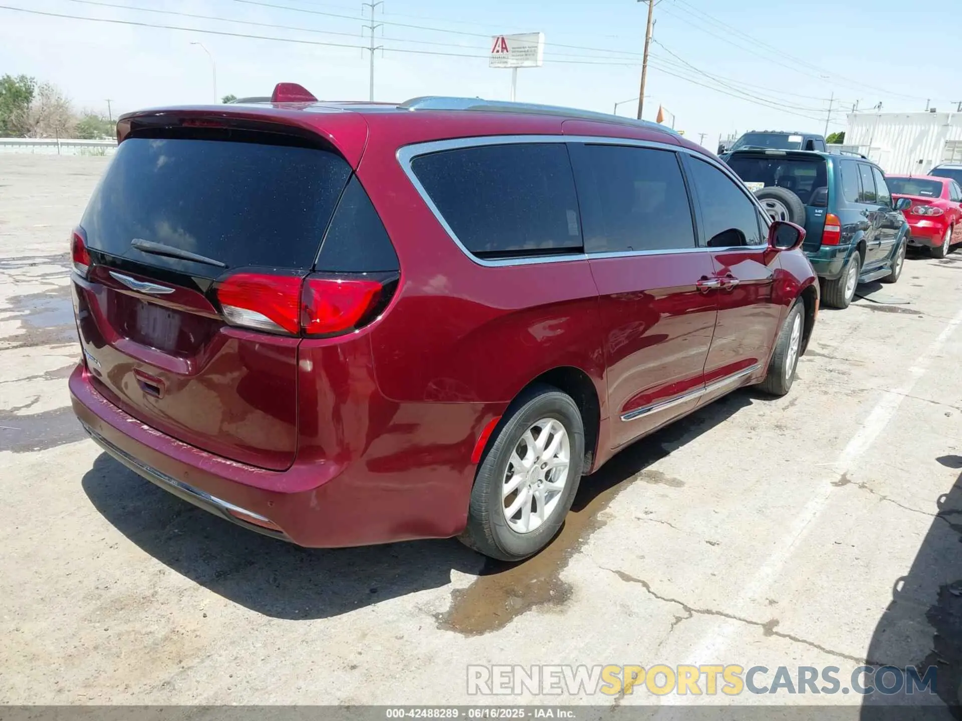 4 Photograph of a damaged car 2C4RC1BG7LR130253 CHRYSLER PACIFICA 2020