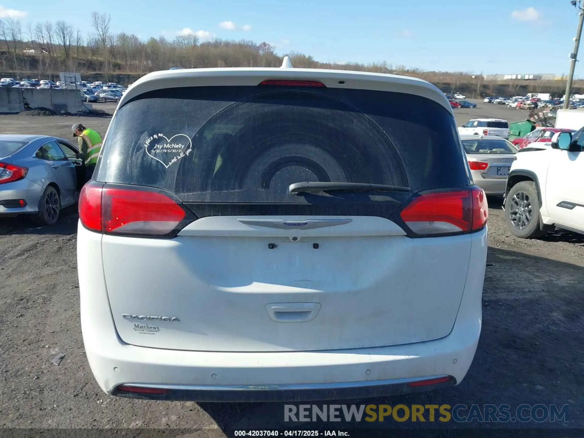 16 Photograph of a damaged car 2C4RC1BG7LR139258 CHRYSLER PACIFICA 2020