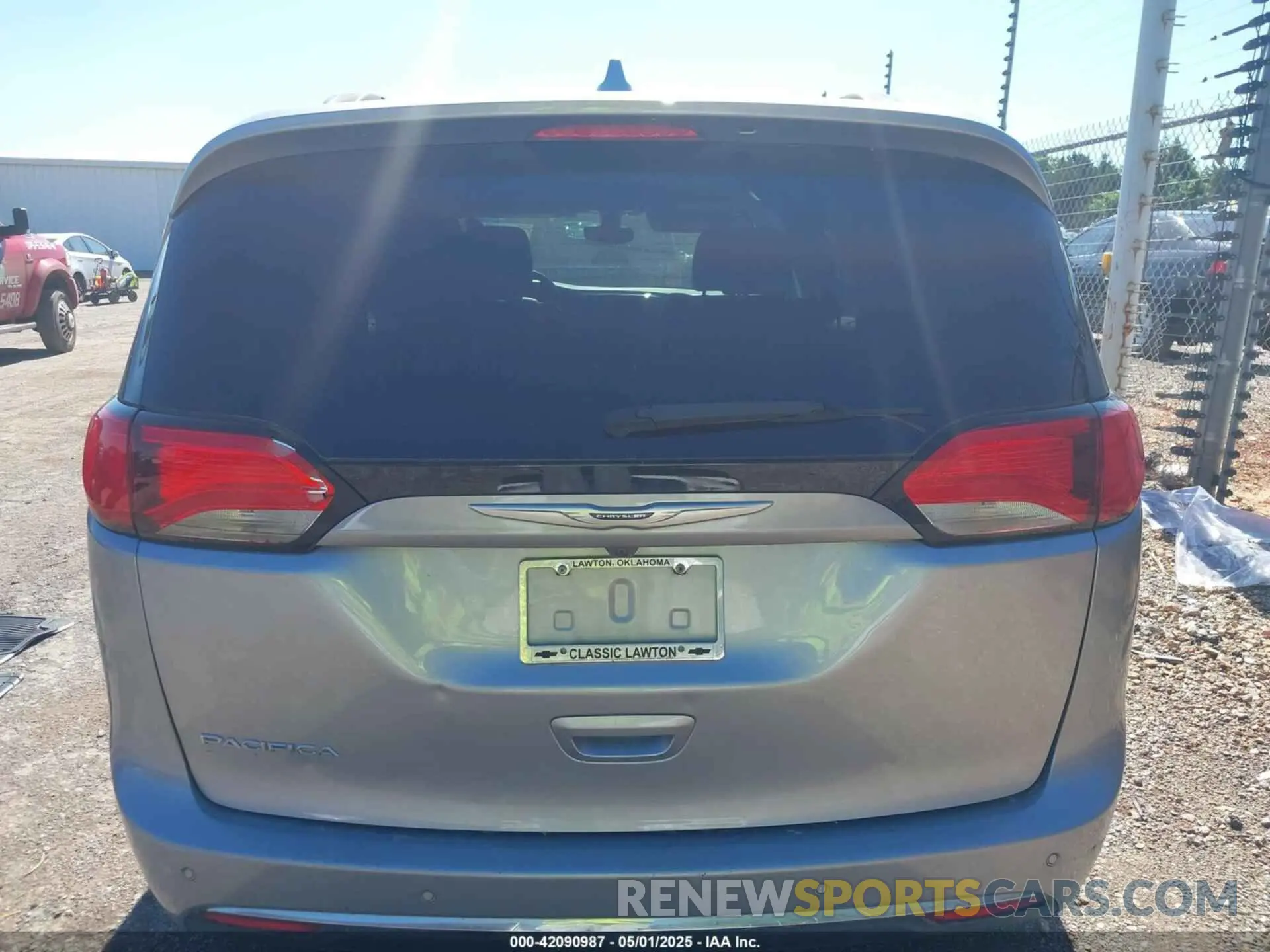 16 Photograph of a damaged car 2C4RC1BG7LR140622 CHRYSLER PACIFICA 2020