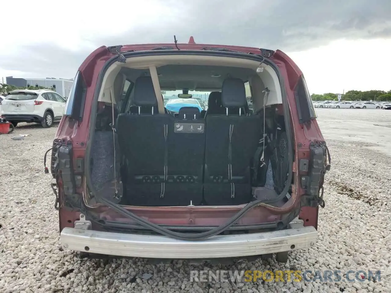 6 Photograph of a damaged car 2C4RC1BG7LR234063 CHRYSLER PACIFICA 2020
