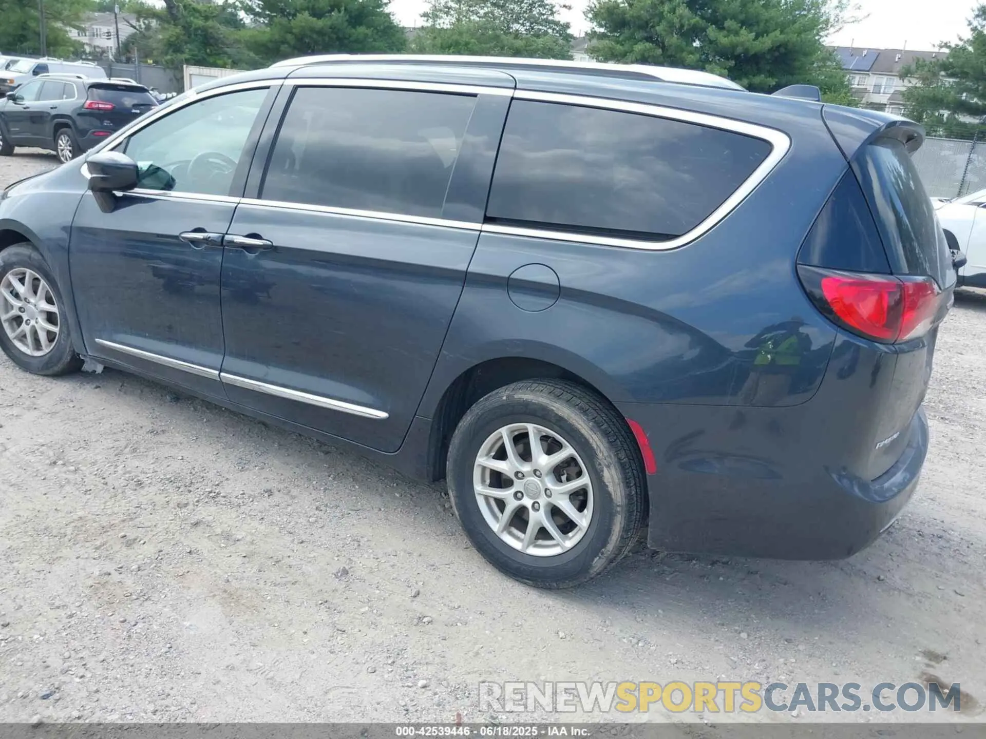 3 Photograph of a damaged car 2C4RC1BG7LR274384 CHRYSLER PACIFICA 2020