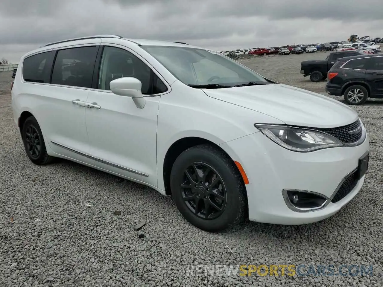 4 Photograph of a damaged car 2C4RC1BG8LR279254 CHRYSLER PACIFICA 2020
