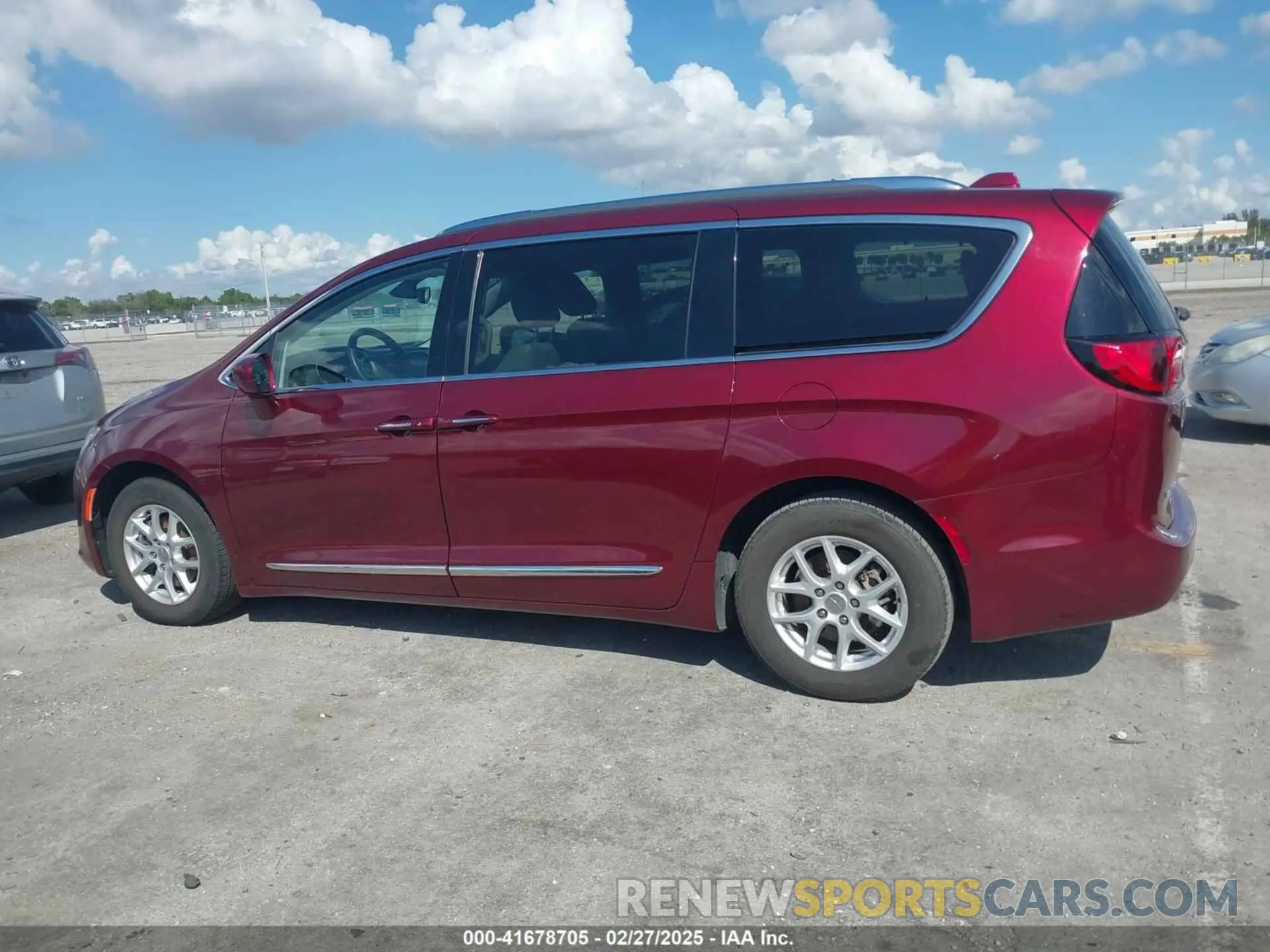 14 Photograph of a damaged car 2C4RC1BG8LR283658 CHRYSLER PACIFICA 2020