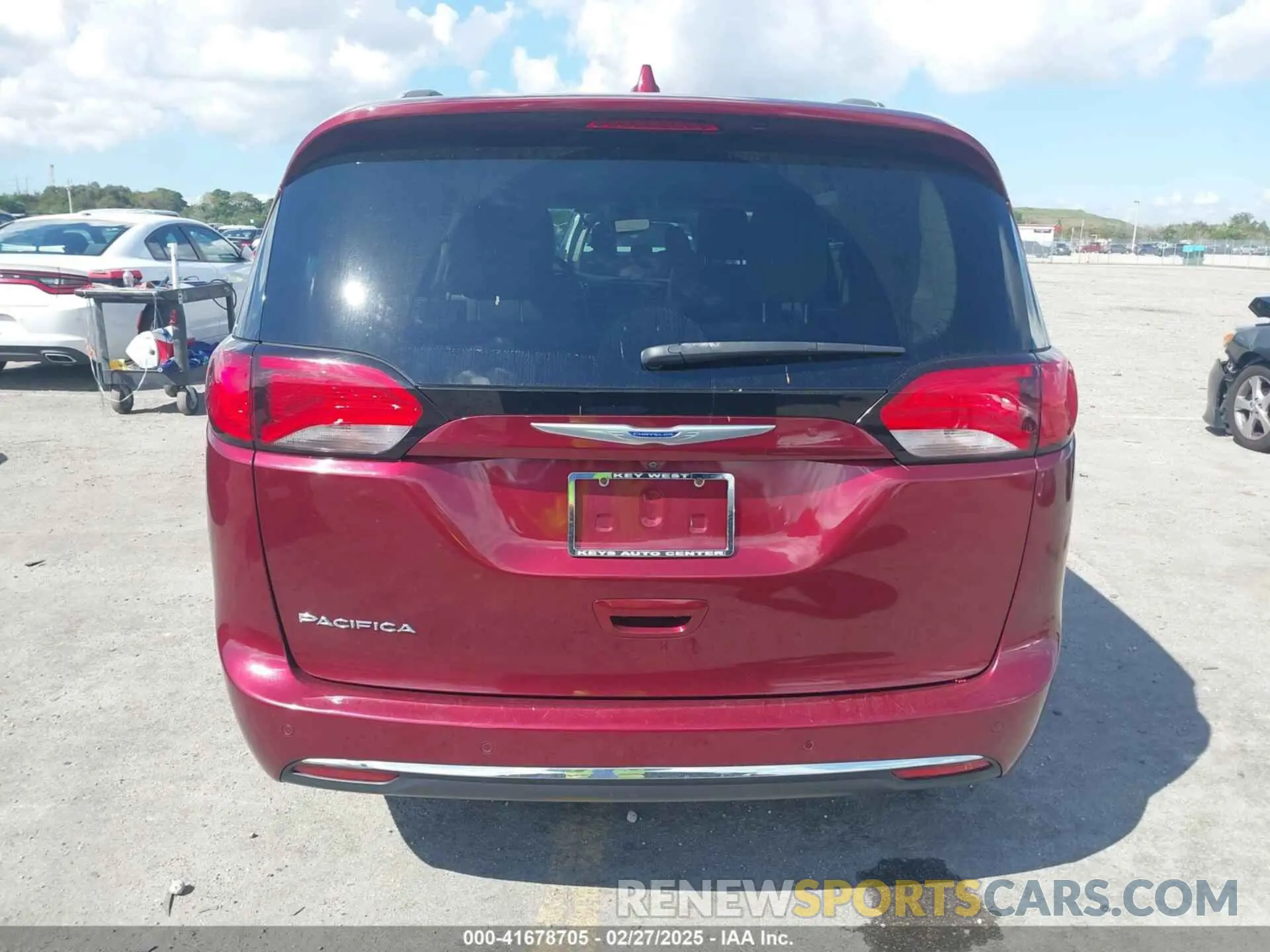 16 Photograph of a damaged car 2C4RC1BG8LR283658 CHRYSLER PACIFICA 2020