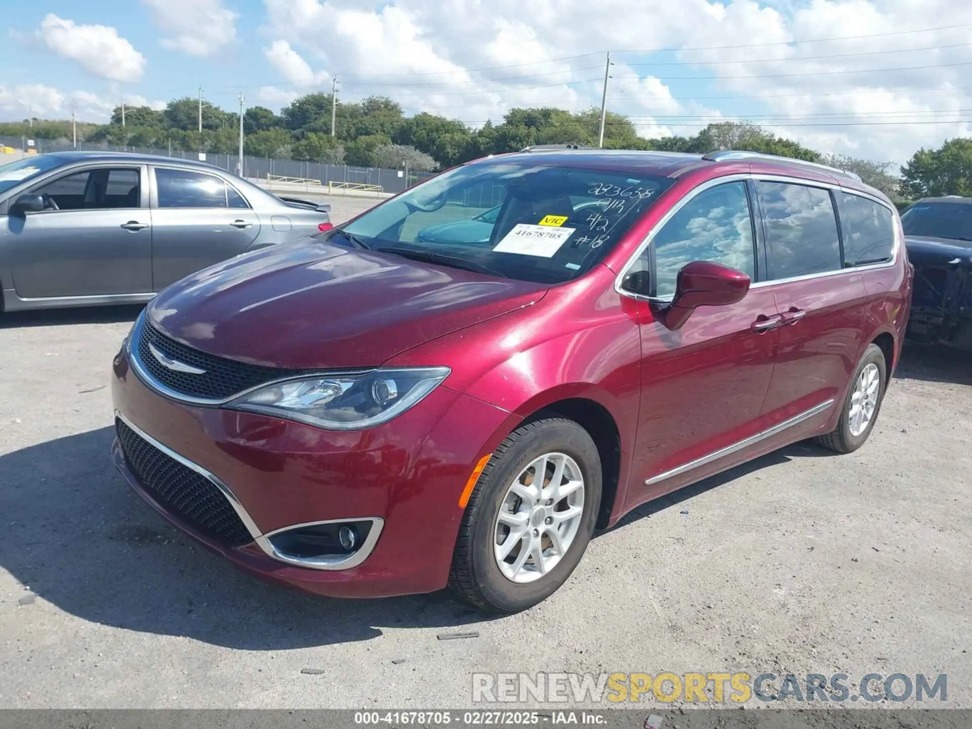 2 Photograph of a damaged car 2C4RC1BG8LR283658 CHRYSLER PACIFICA 2020