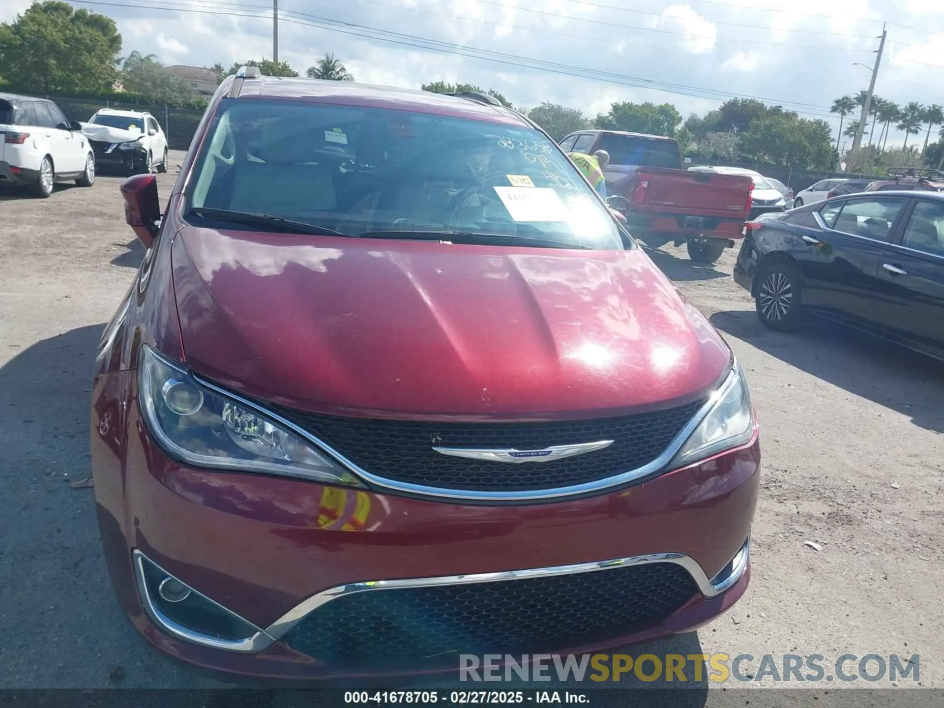 6 Photograph of a damaged car 2C4RC1BG8LR283658 CHRYSLER PACIFICA 2020