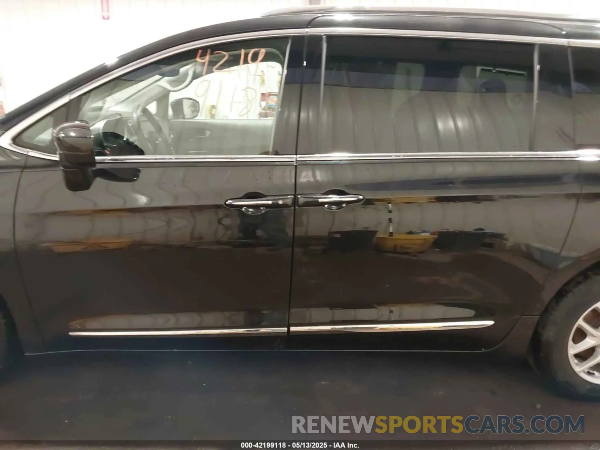 15 Photograph of a damaged car 2C4RC1BG9LR140072 CHRYSLER PACIFICA 2020