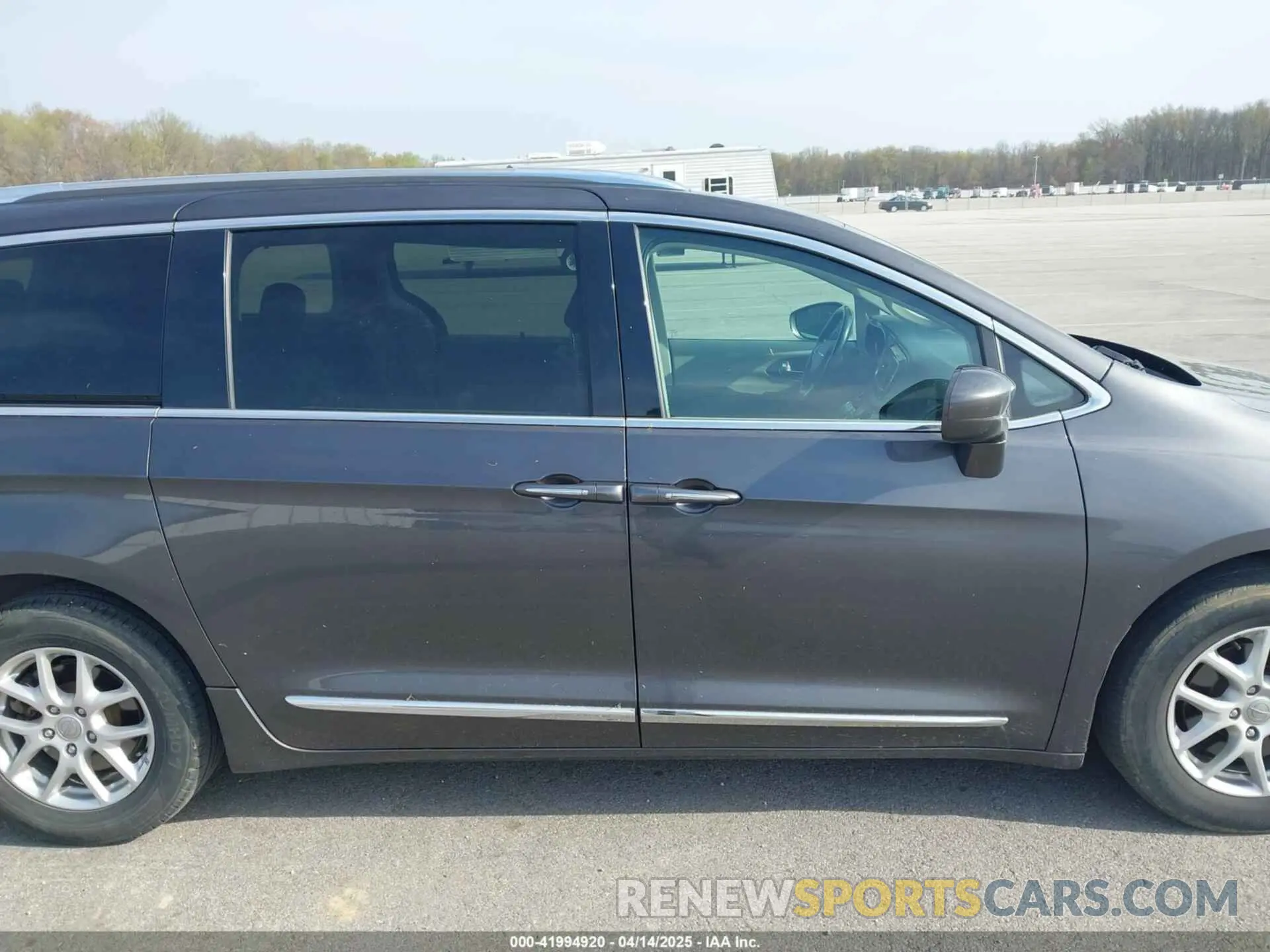 13 Photograph of a damaged car 2C4RC1BG9LR268909 CHRYSLER PACIFICA 2020