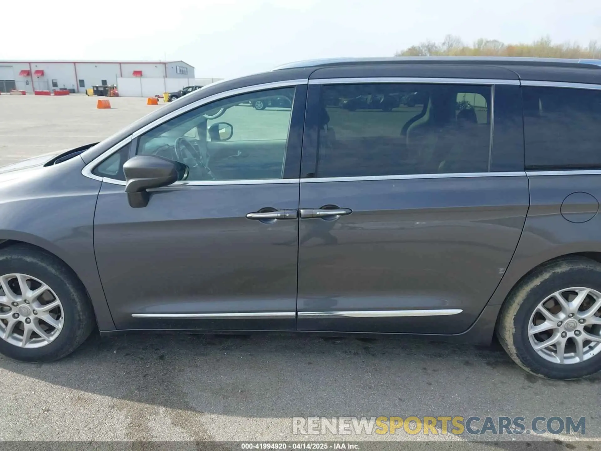 14 Photograph of a damaged car 2C4RC1BG9LR268909 CHRYSLER PACIFICA 2020