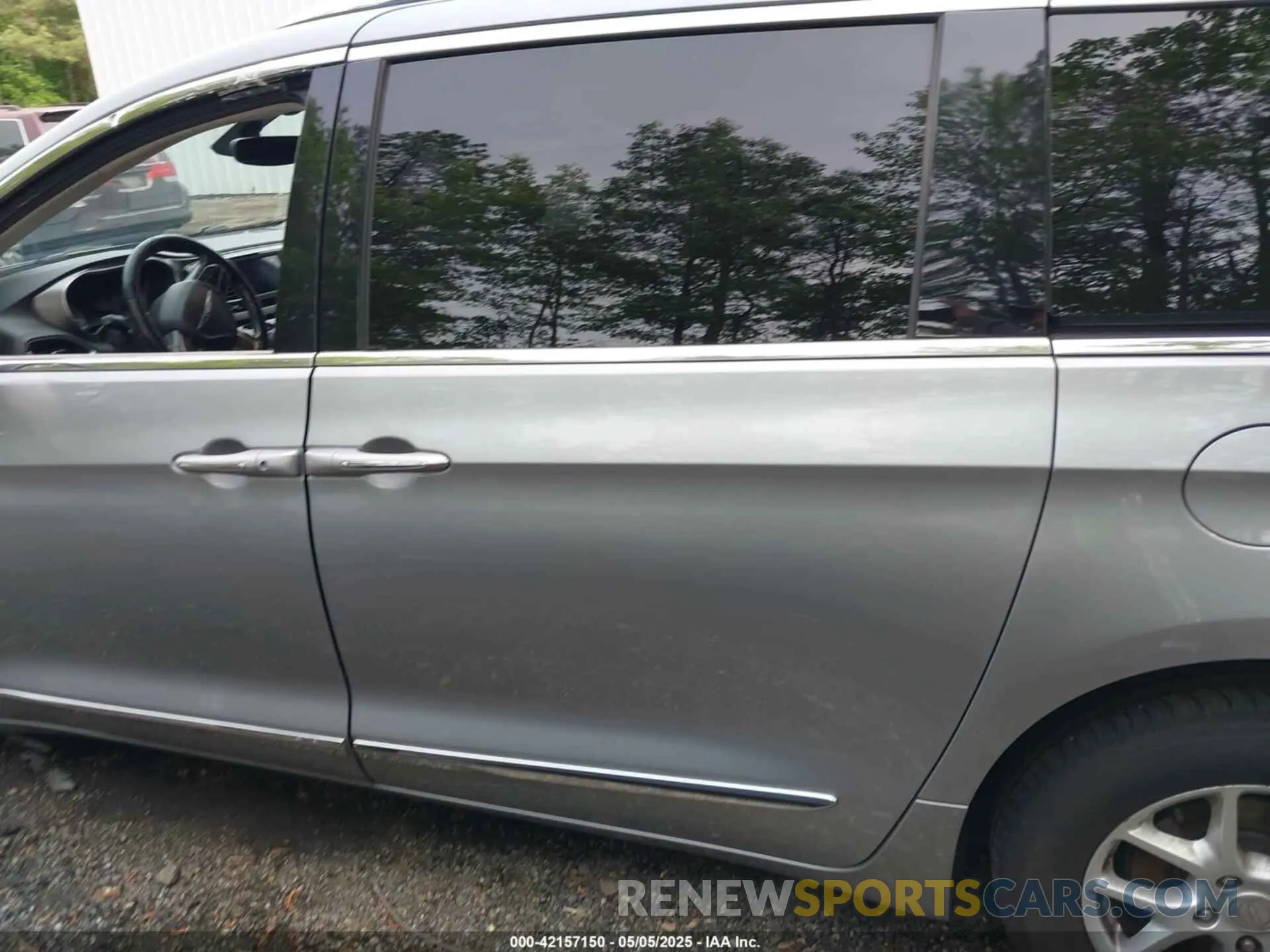 14 Photograph of a damaged car 2C4RC1BG9LR275908 CHRYSLER PACIFICA 2020