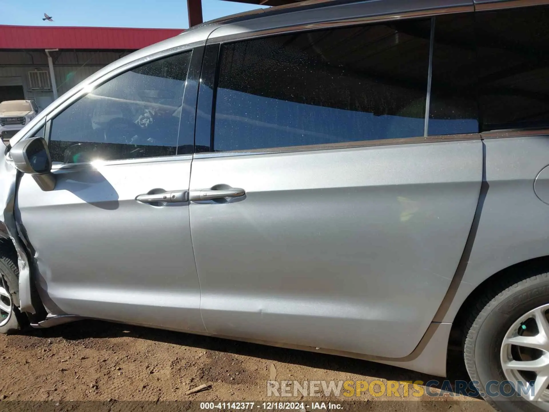 14 Photograph of a damaged car 2C4RC1BGXLR103757 CHRYSLER PACIFICA 2020