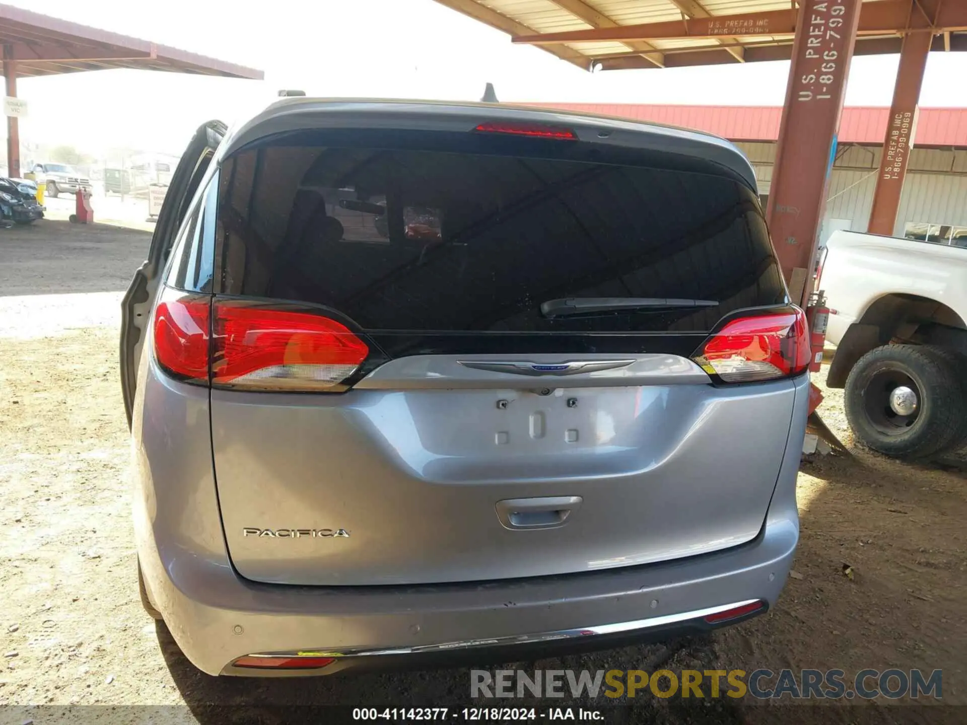 16 Photograph of a damaged car 2C4RC1BGXLR103757 CHRYSLER PACIFICA 2020