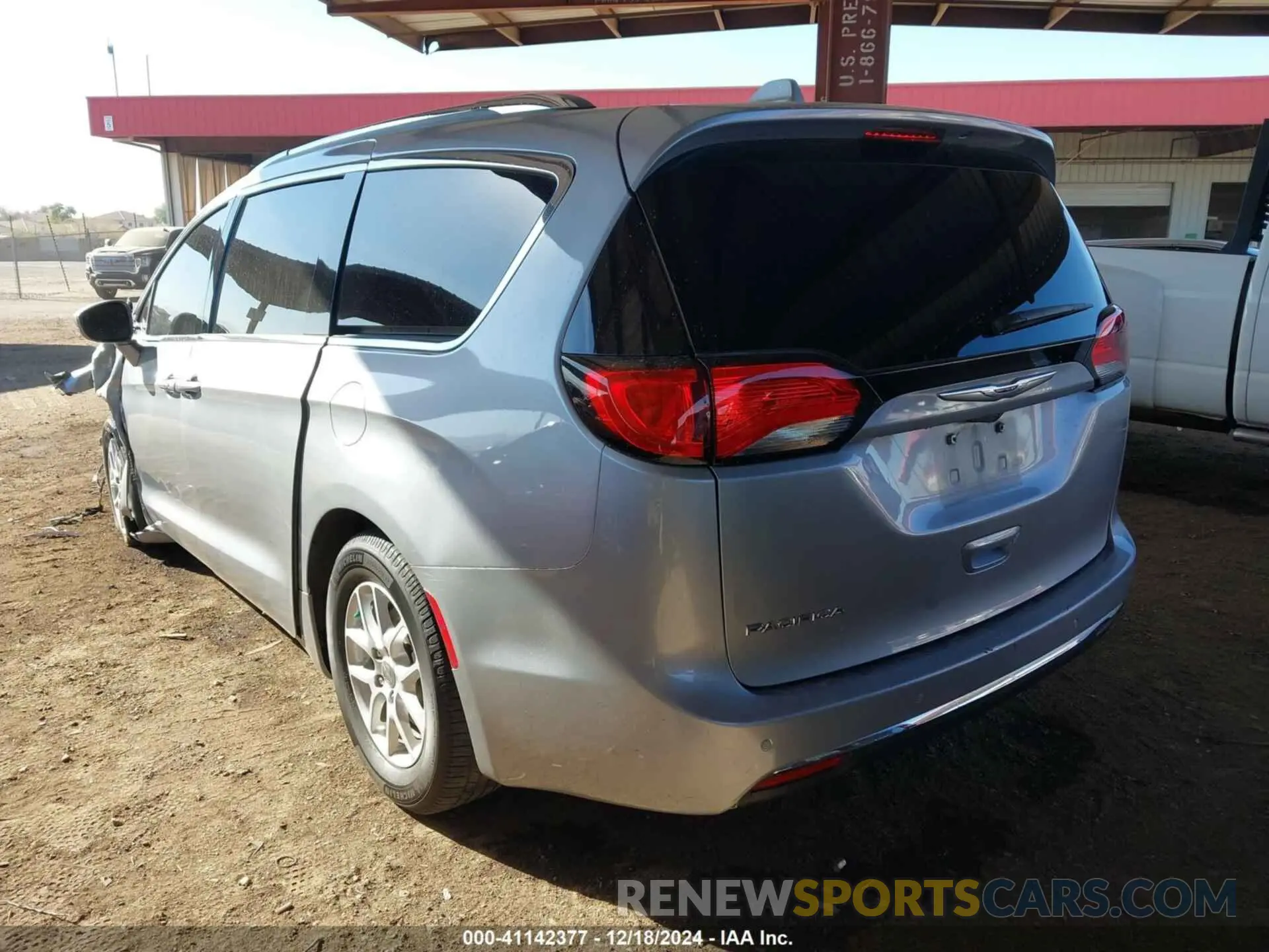 3 Photograph of a damaged car 2C4RC1BGXLR103757 CHRYSLER PACIFICA 2020