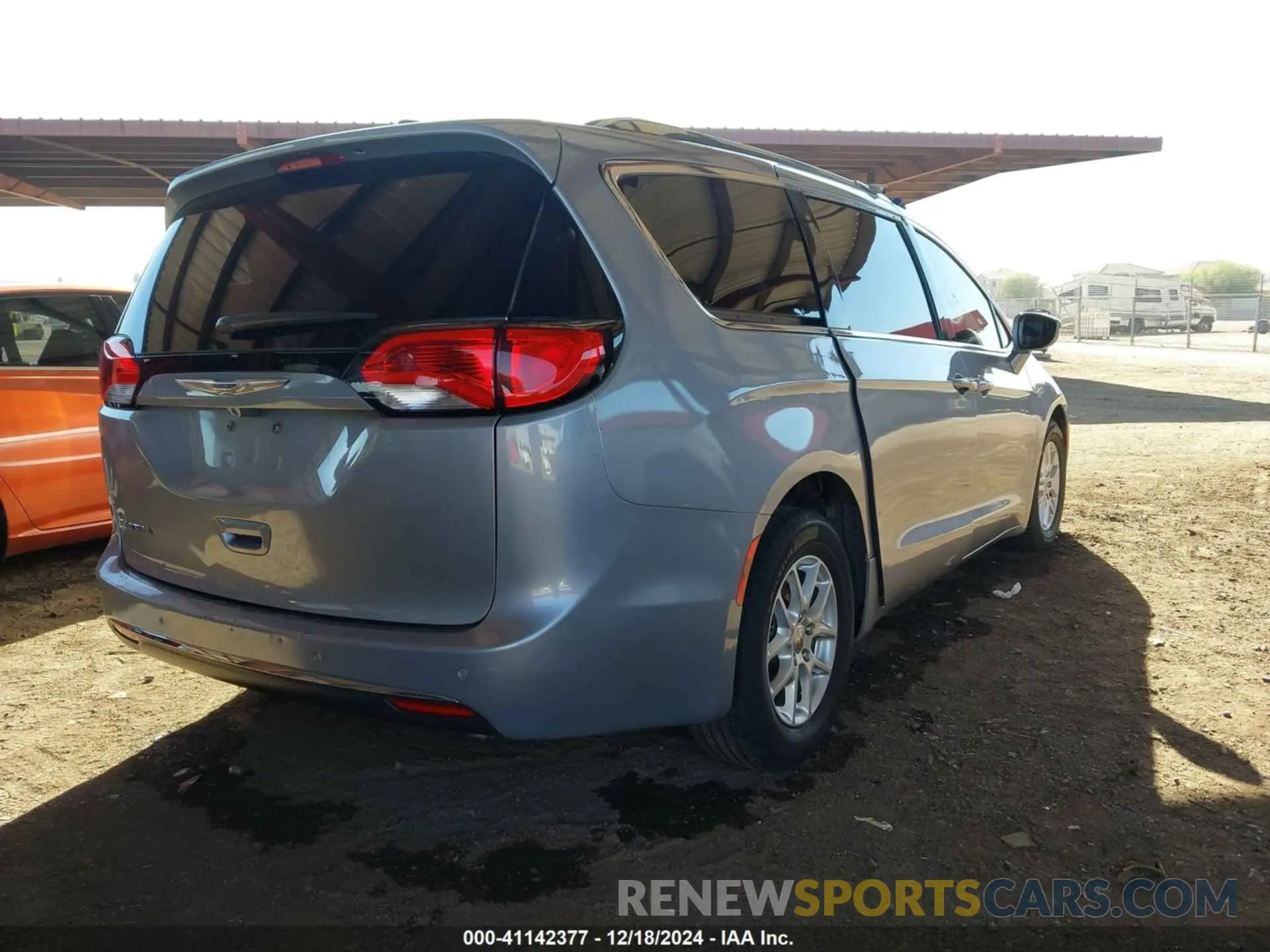 4 Photograph of a damaged car 2C4RC1BGXLR103757 CHRYSLER PACIFICA 2020