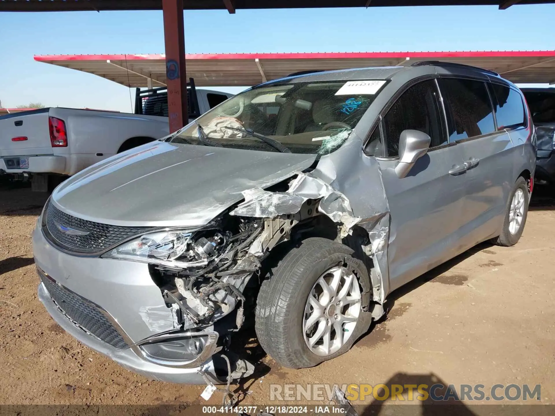 6 Photograph of a damaged car 2C4RC1BGXLR103757 CHRYSLER PACIFICA 2020