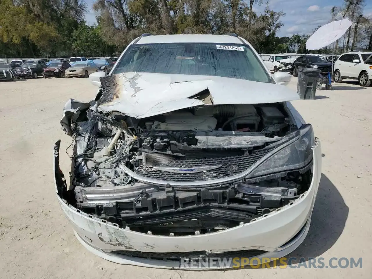 5 Photograph of a damaged car 2C4RC1BGXLR114550 CHRYSLER PACIFICA 2020