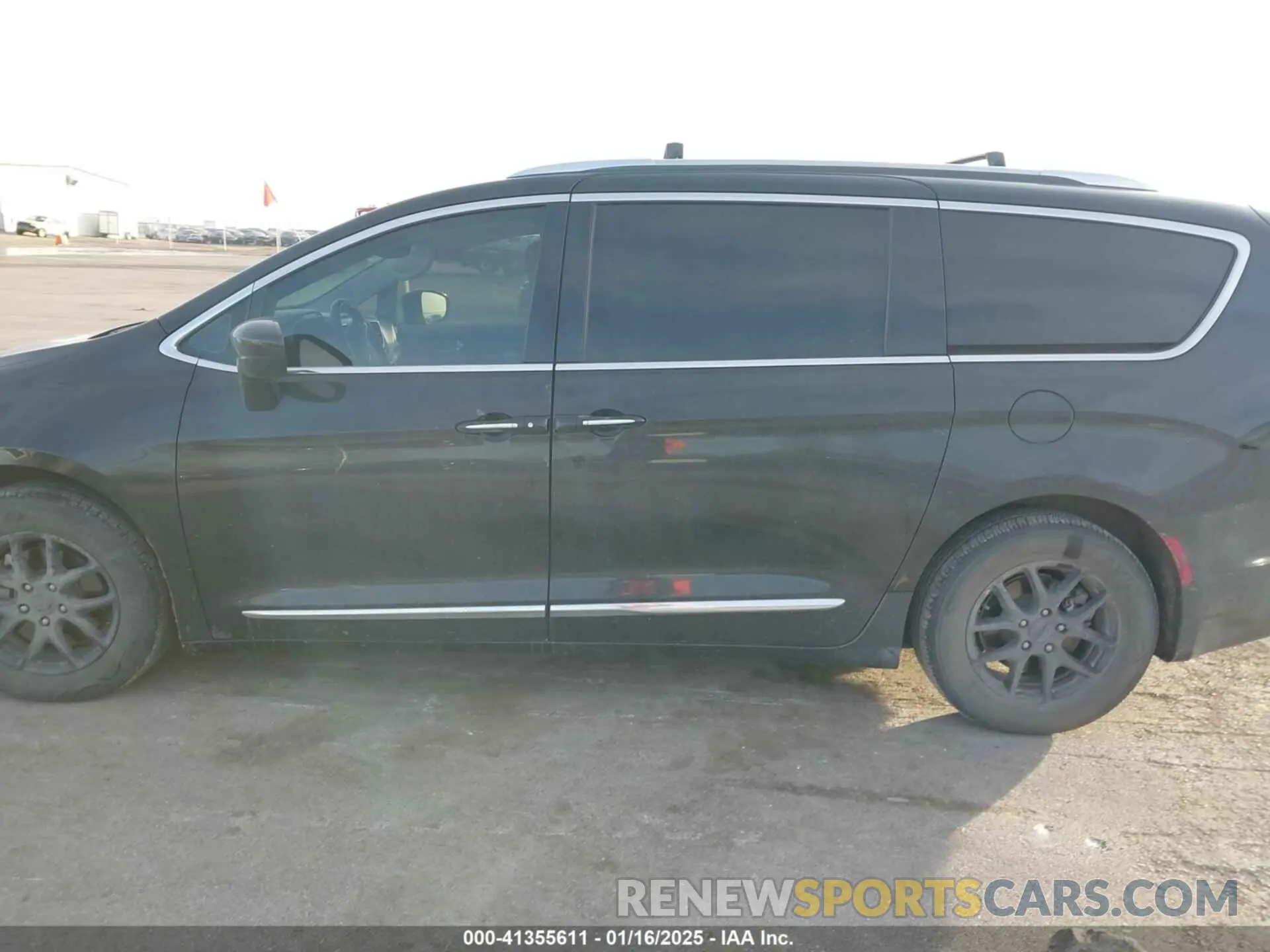 14 Photograph of a damaged car 2C4RC1BGXLR124947 CHRYSLER PACIFICA 2020