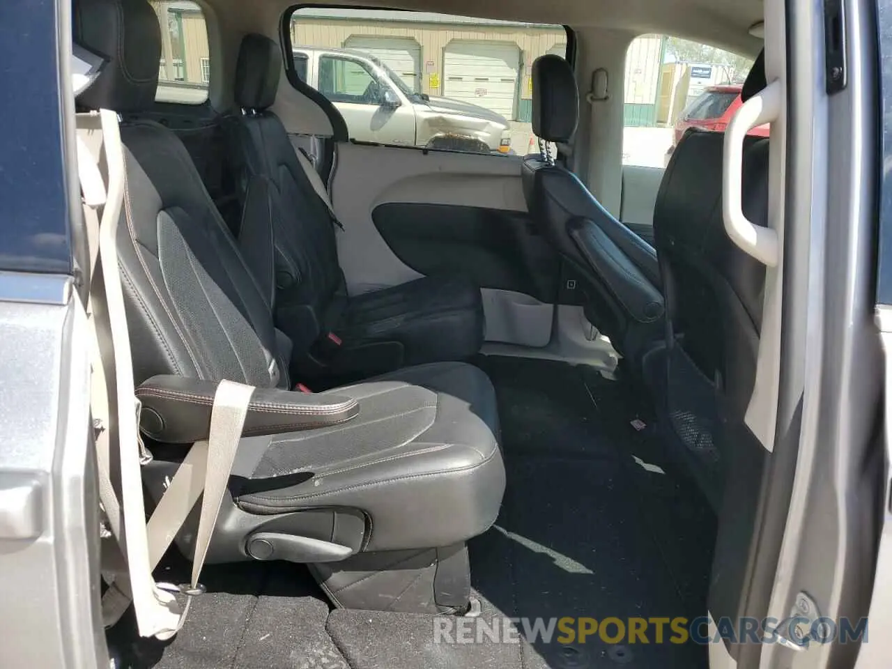10 Photograph of a damaged car 2C4RC1BGXLR183299 CHRYSLER PACIFICA 2020