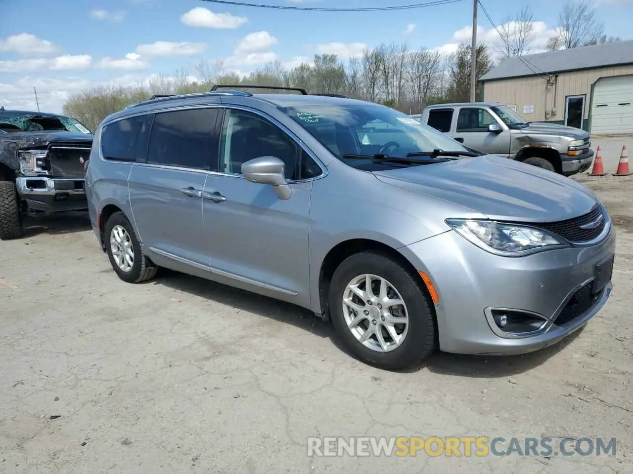 4 Photograph of a damaged car 2C4RC1BGXLR183299 CHRYSLER PACIFICA 2020