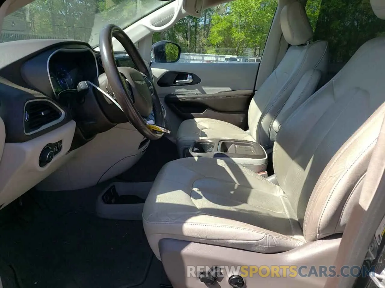 7 Photograph of a damaged car 2C4RC1BGXLR269583 CHRYSLER PACIFICA 2020