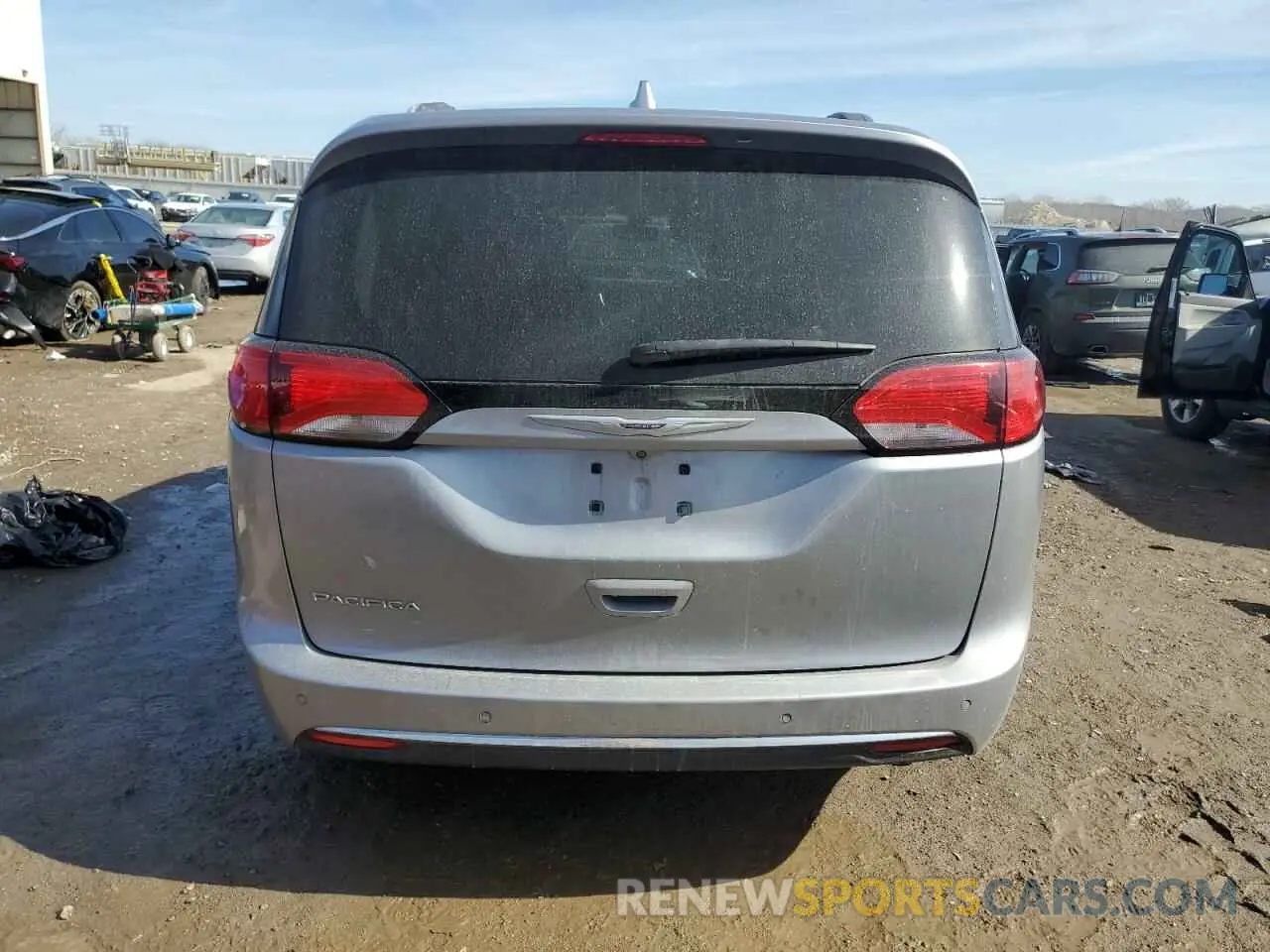 6 Photograph of a damaged car 2C4RC1BGXLR280776 CHRYSLER PACIFICA 2020