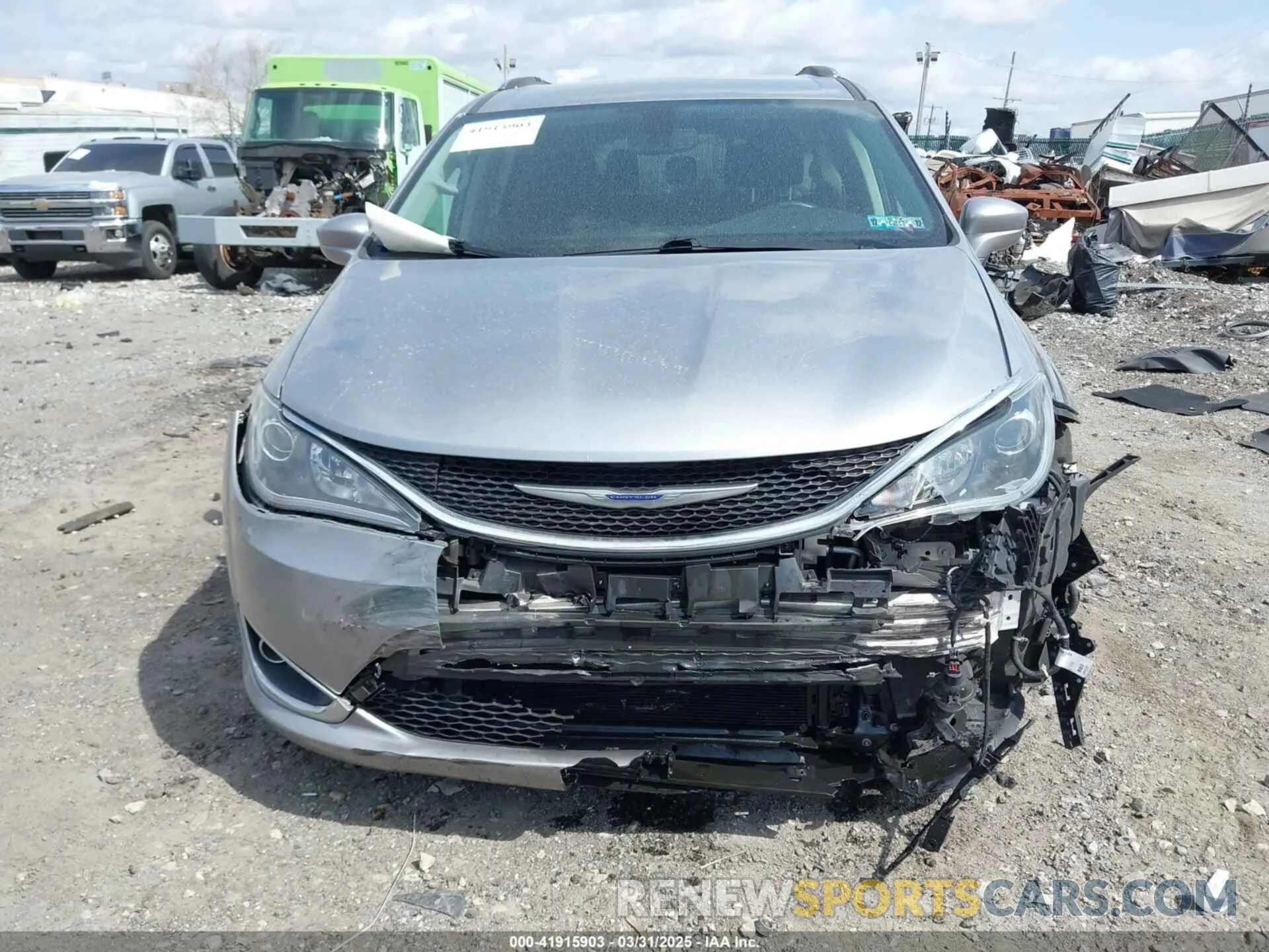 11 Photograph of a damaged car 2C4RC1BGXLR285072 CHRYSLER PACIFICA 2020