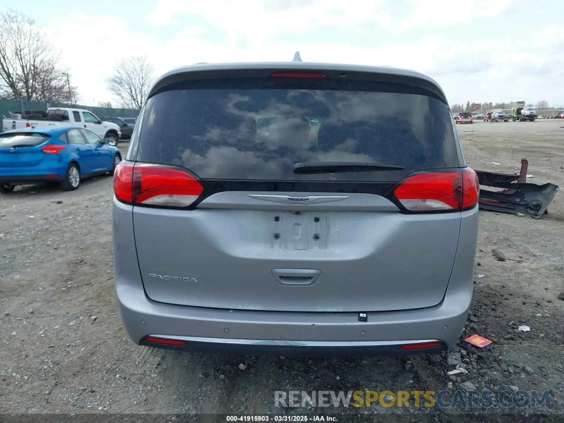 15 Photograph of a damaged car 2C4RC1BGXLR285072 CHRYSLER PACIFICA 2020