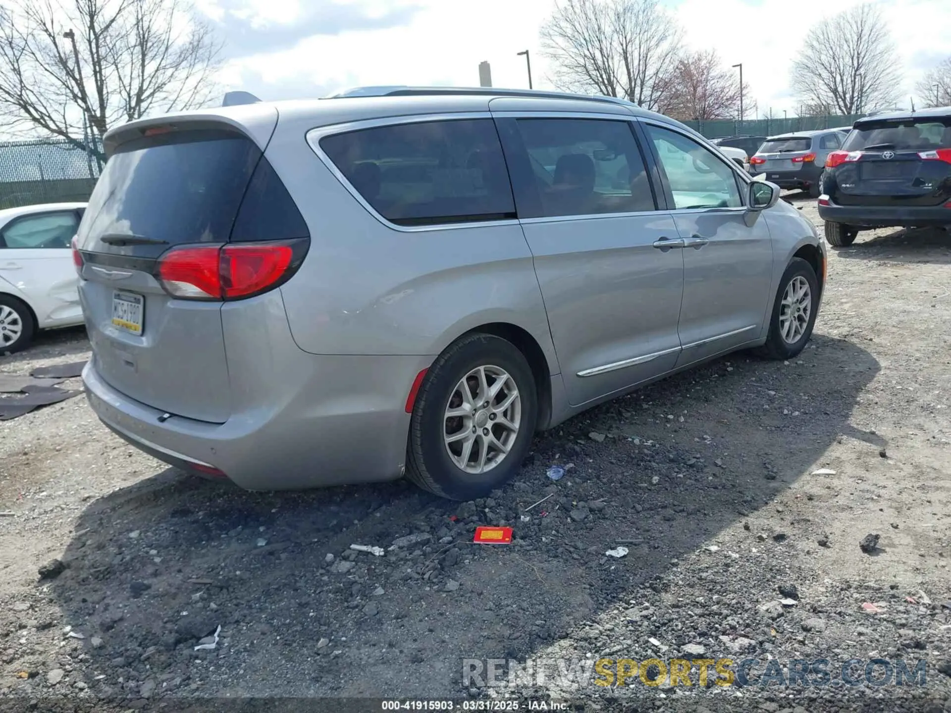 4 Photograph of a damaged car 2C4RC1BGXLR285072 CHRYSLER PACIFICA 2020