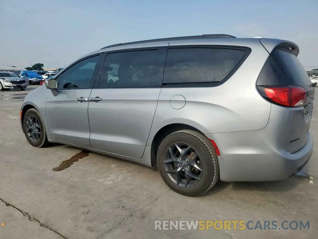 2 Photograph of a damaged car 2C4RC1EG0LR238273 CHRYSLER PACIFICA 2020