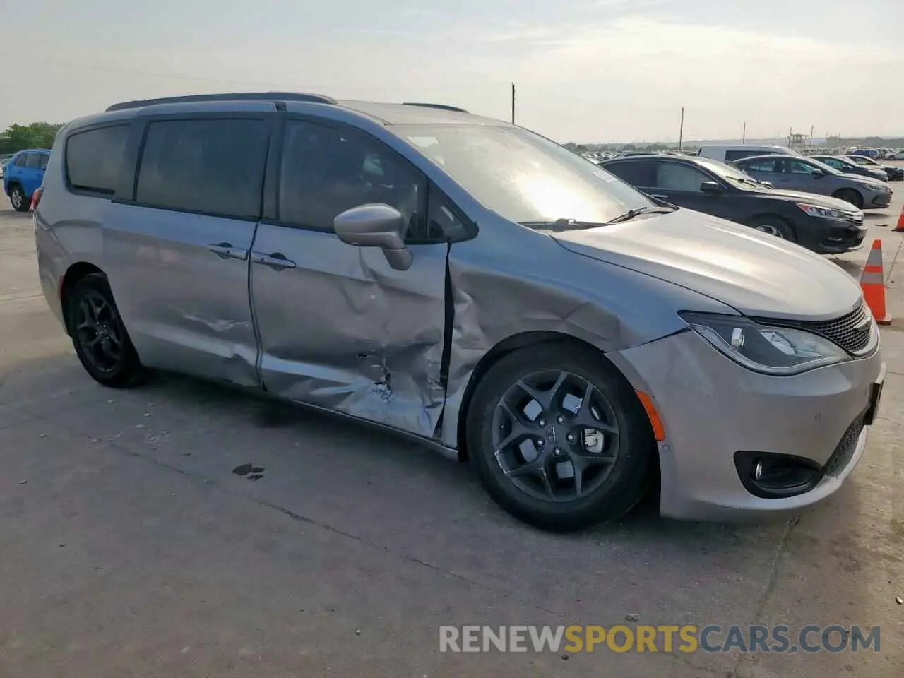 4 Photograph of a damaged car 2C4RC1EG0LR238273 CHRYSLER PACIFICA 2020