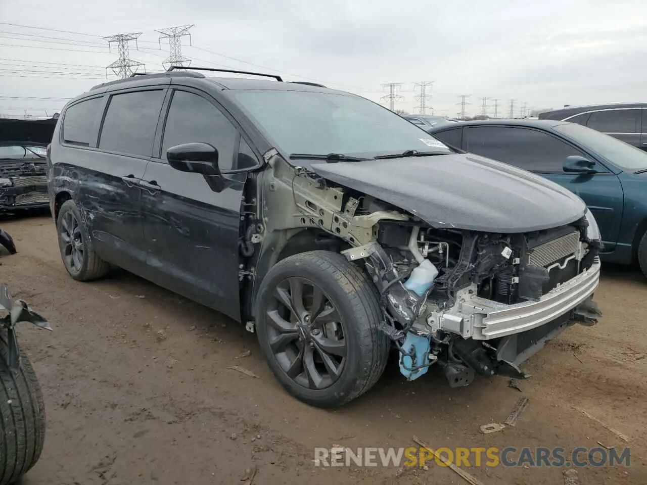 4 Photograph of a damaged car 2C4RC1EG0LR286825 CHRYSLER PACIFICA 2020