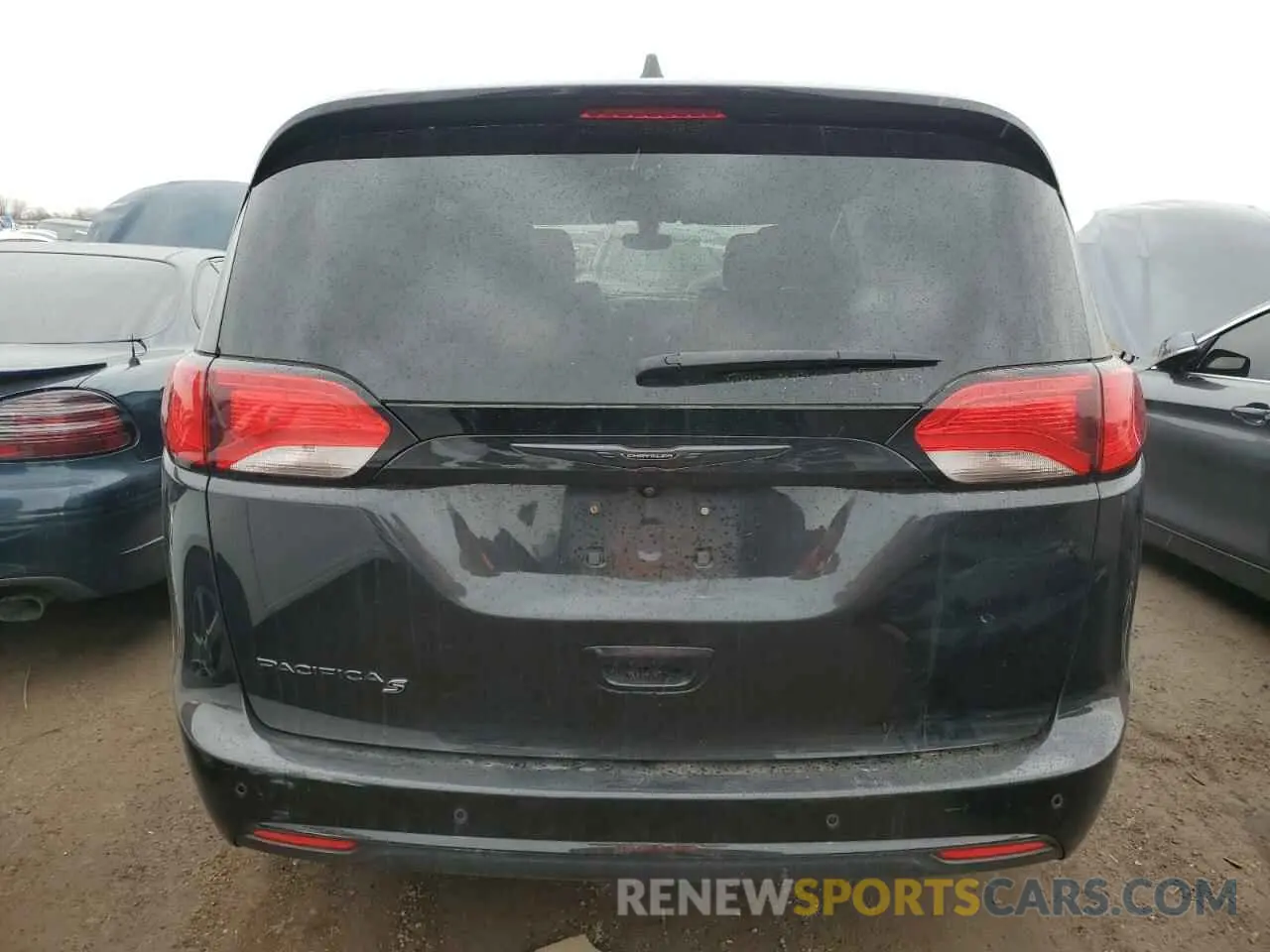 6 Photograph of a damaged car 2C4RC1EG0LR286825 CHRYSLER PACIFICA 2020